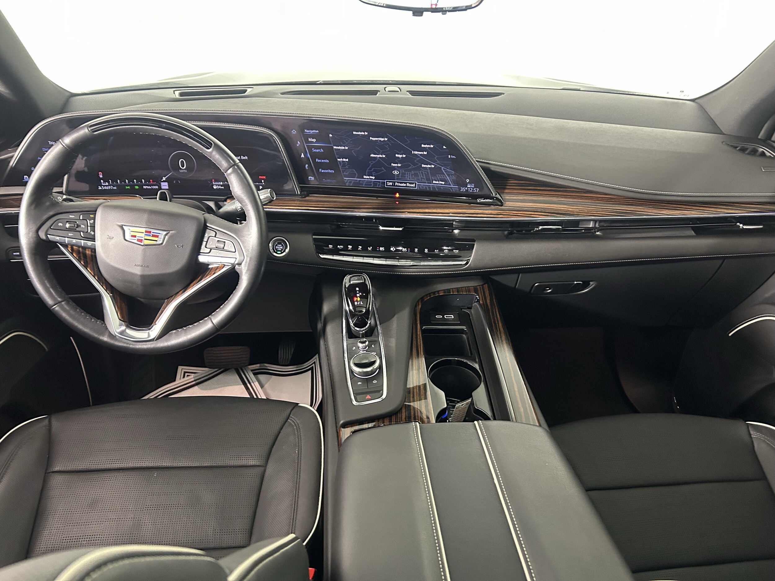 2023 Cadillac Escalade Premium Luxury photo 4