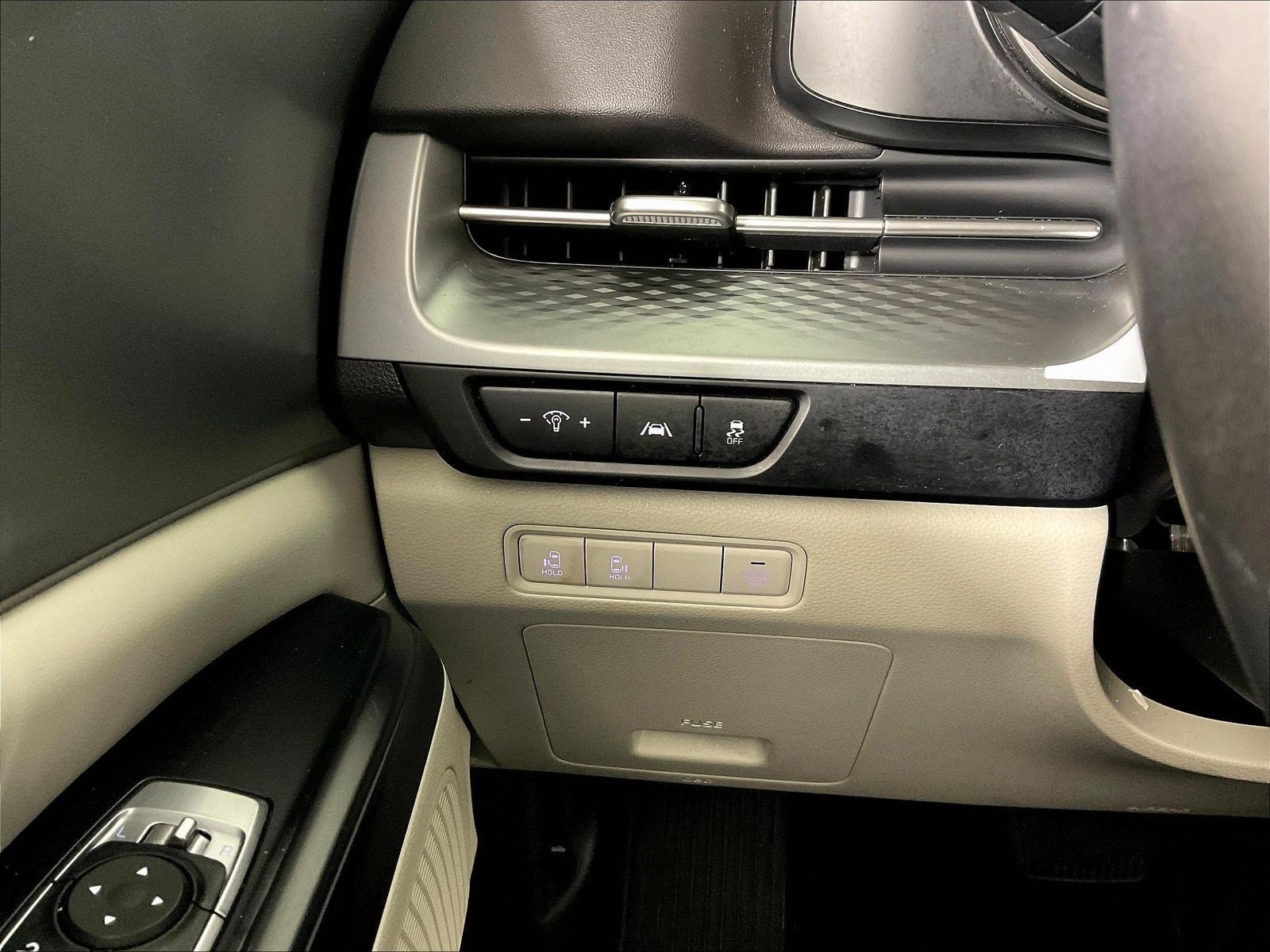 2023 Kia Carnival LX Seat Pkg - Photo 18