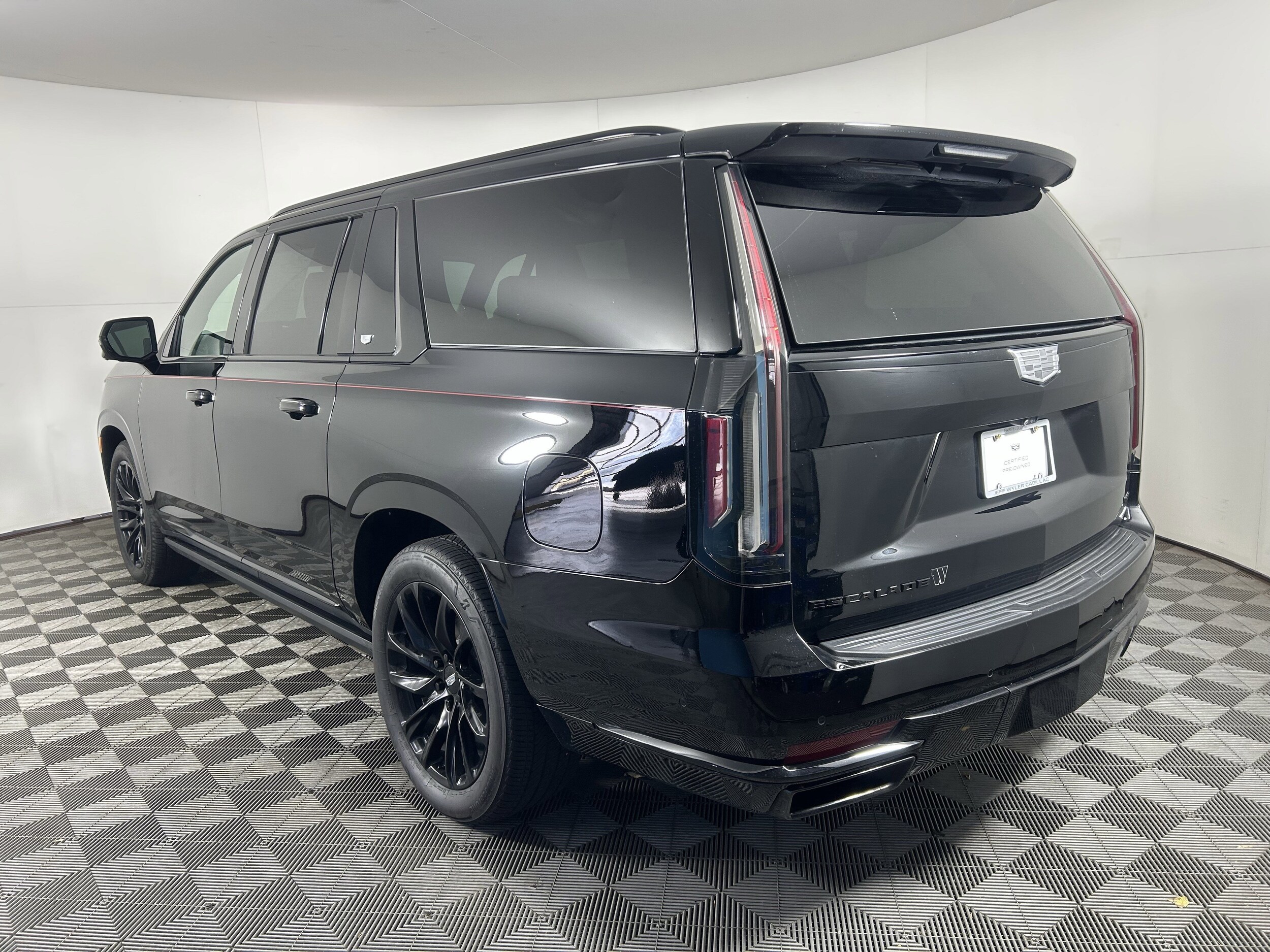 2023 Cadillac Escalade ESV Sport photo 3