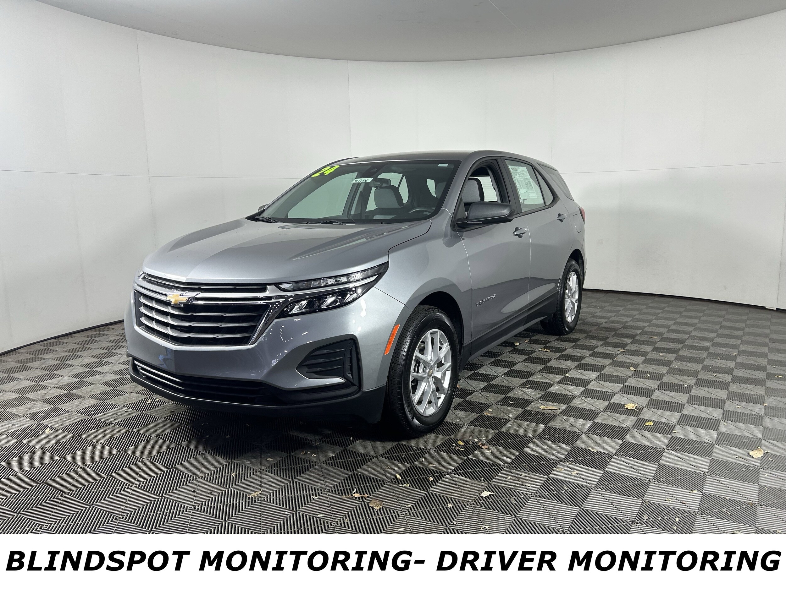 2024 Chevrolet Equinox LS photo 3