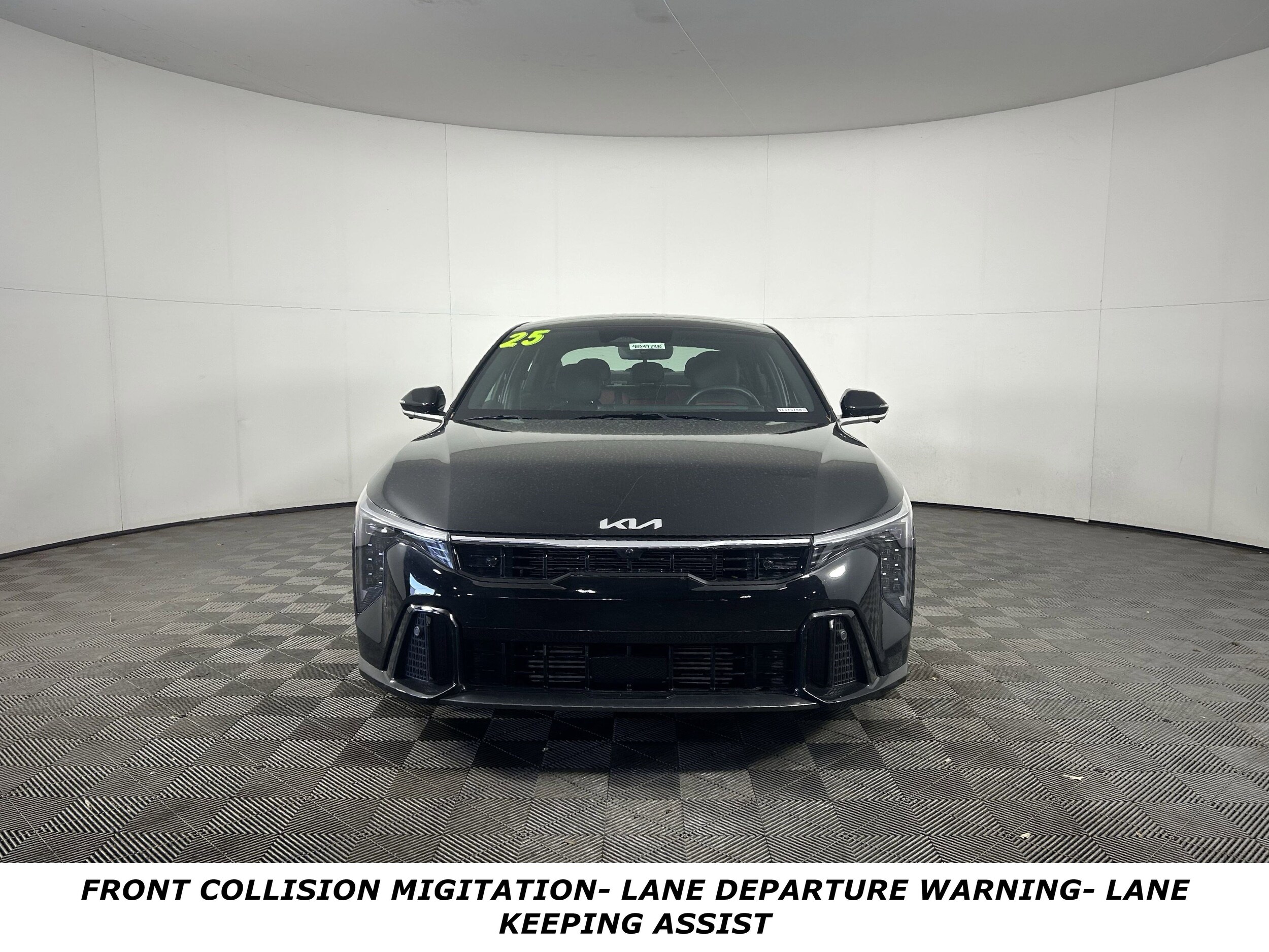 2025 Kia K4 GT-Line Turbo photo 2