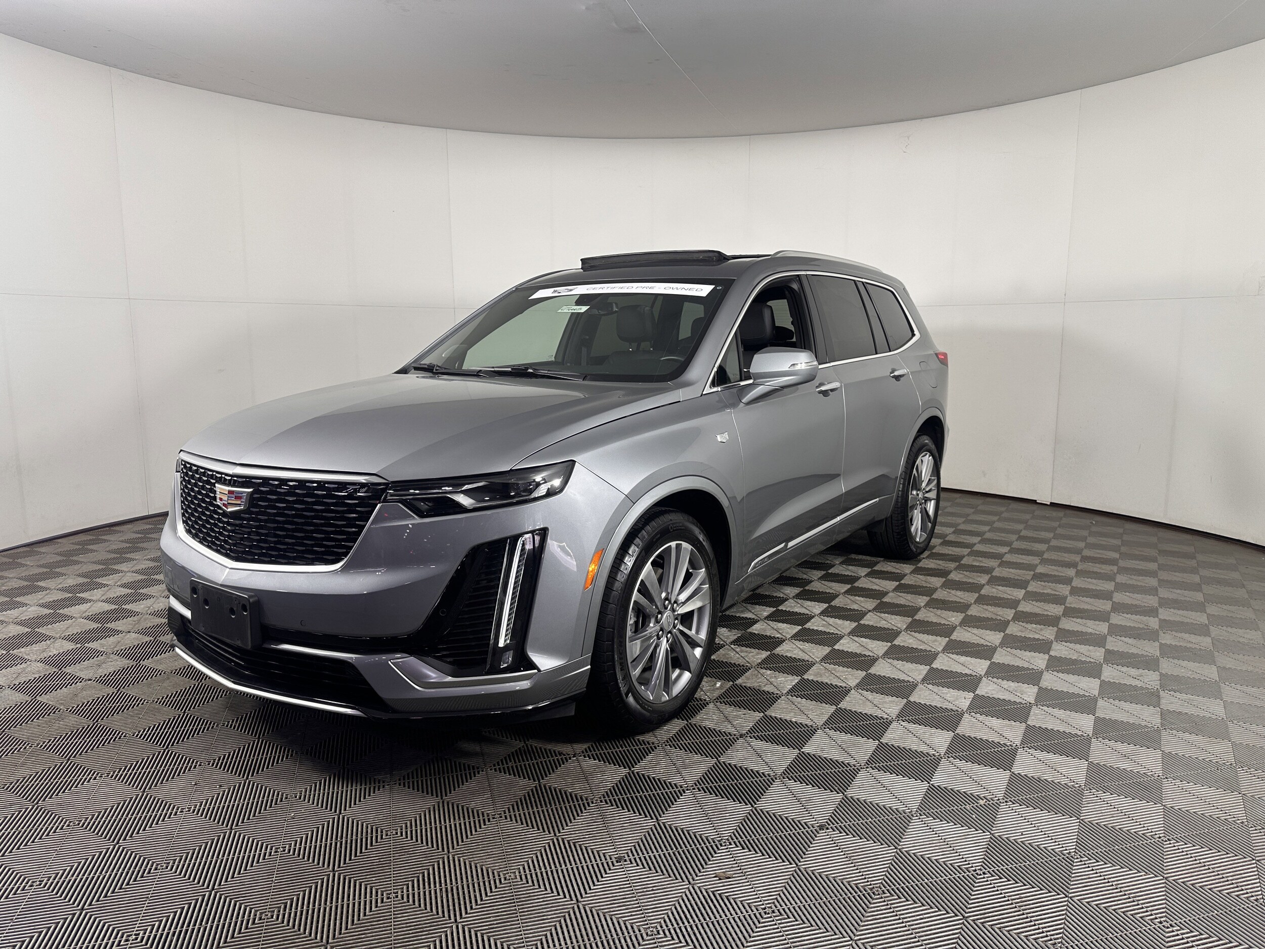 2025 Cadillac XT6 Premium Luxury photo 2