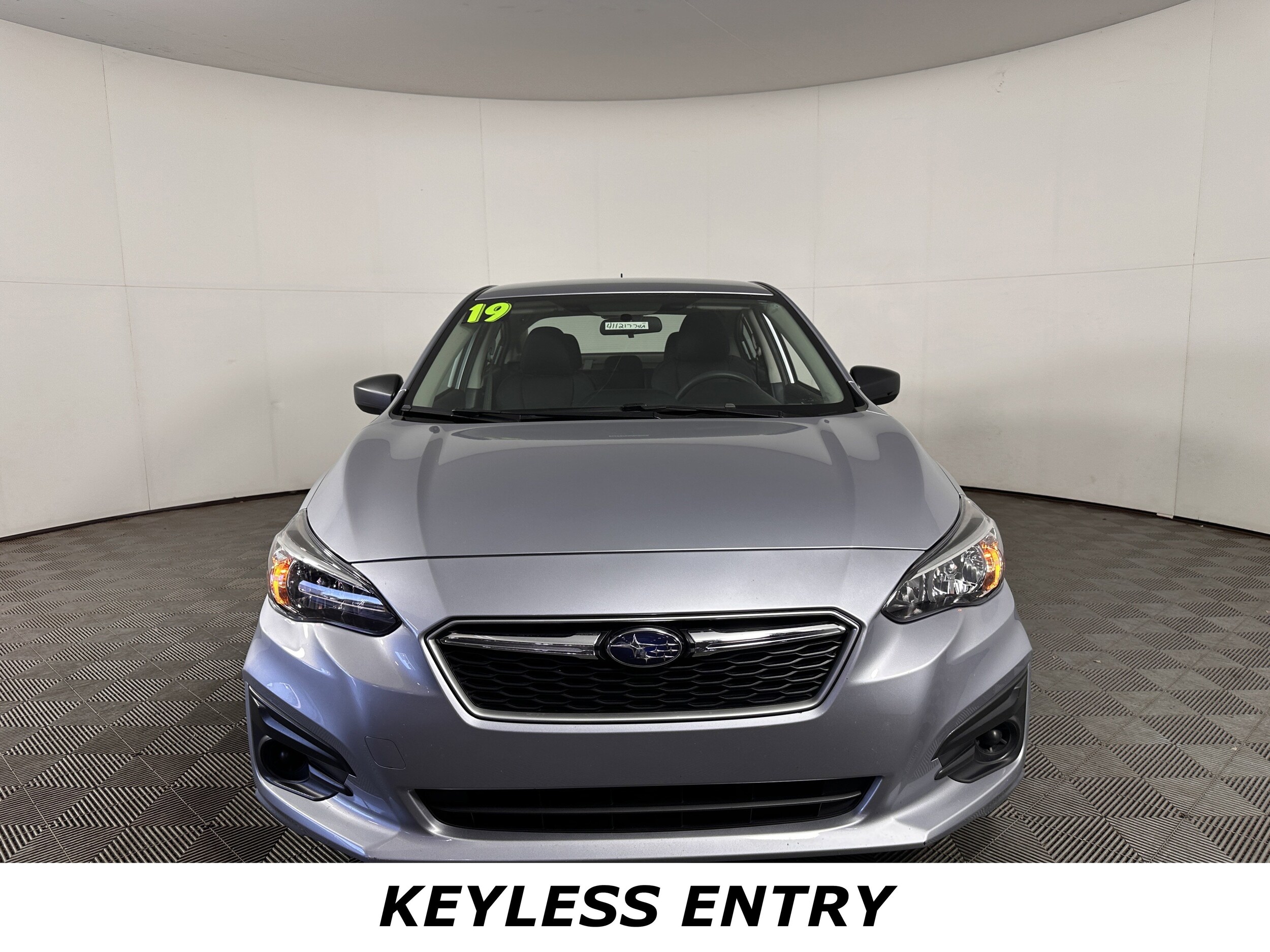 2019 Subaru Impreza 2.0i photo 2