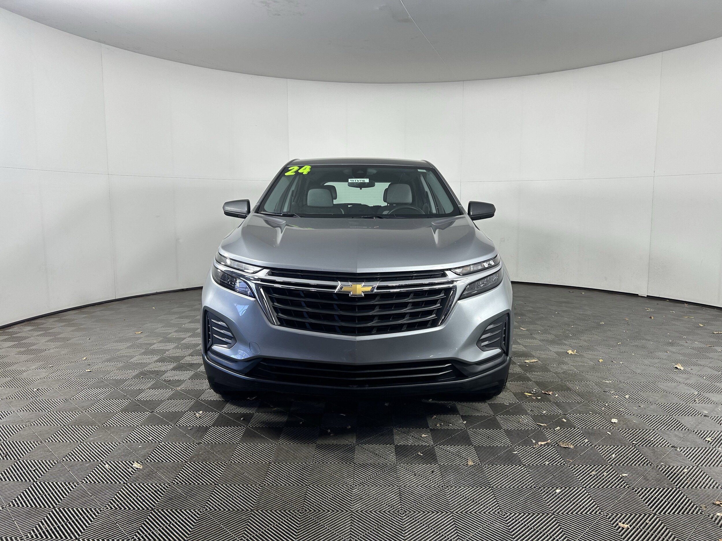 2024 Chevrolet Equinox LS photo 2