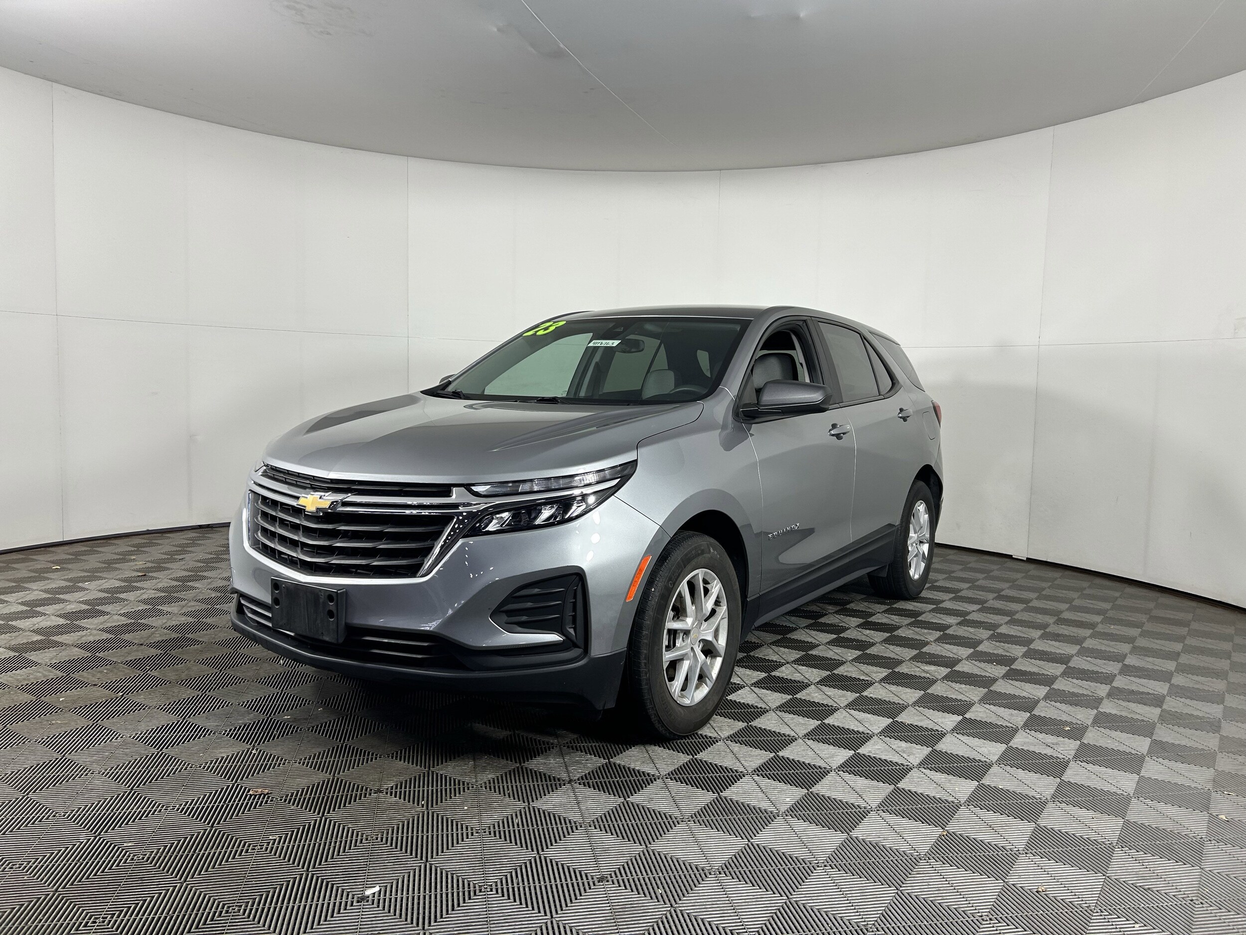 2023 Chevrolet Equinox LS photo 3