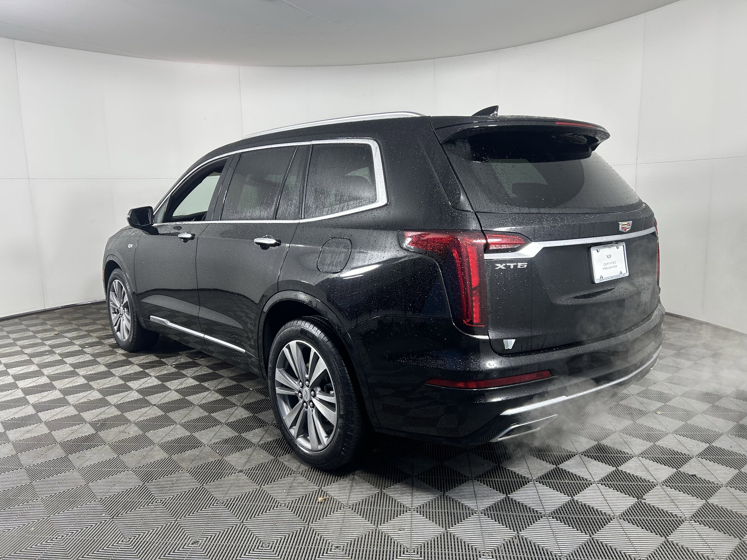 2025 Cadillac XT6 Premium Luxury photo 3