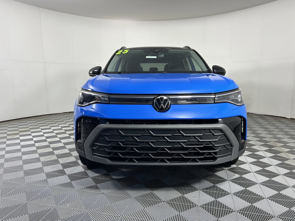 Used 2025 Volkswagen Taos SE Black 4MOTION SUV