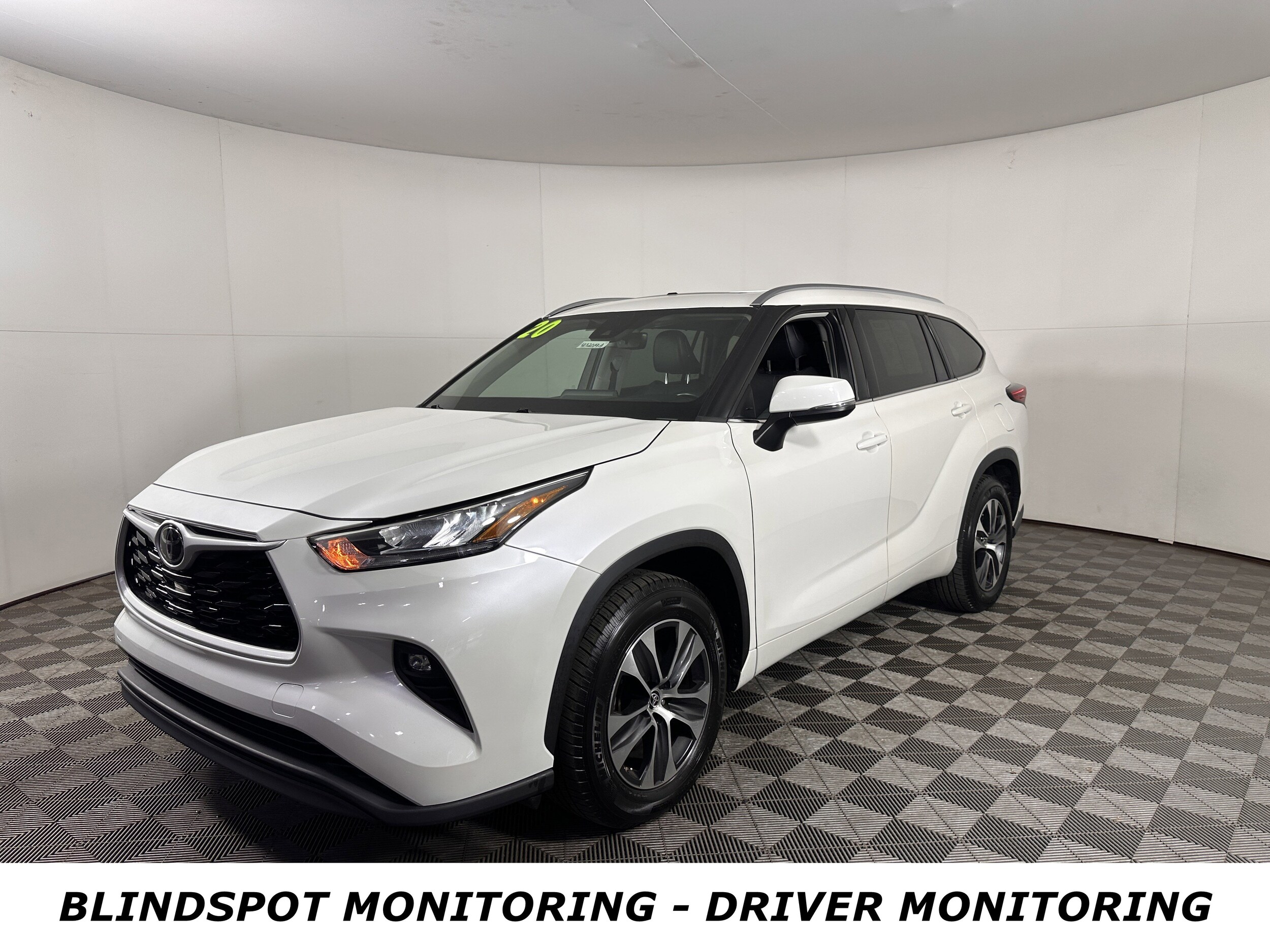 2020 Toyota Highlander XLE photo 2