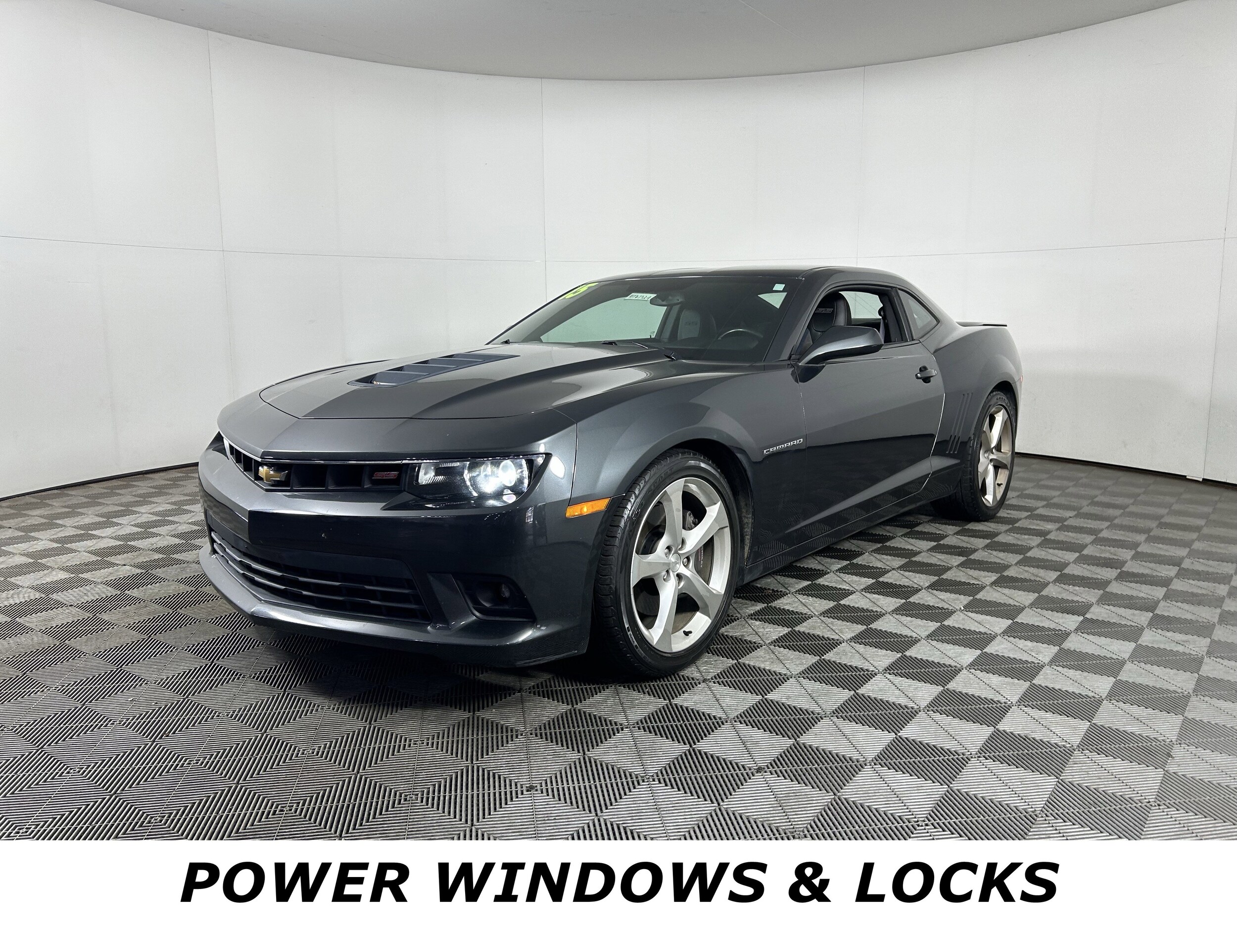 2015 Chevrolet Camaro 2SS Coupe photo 3
