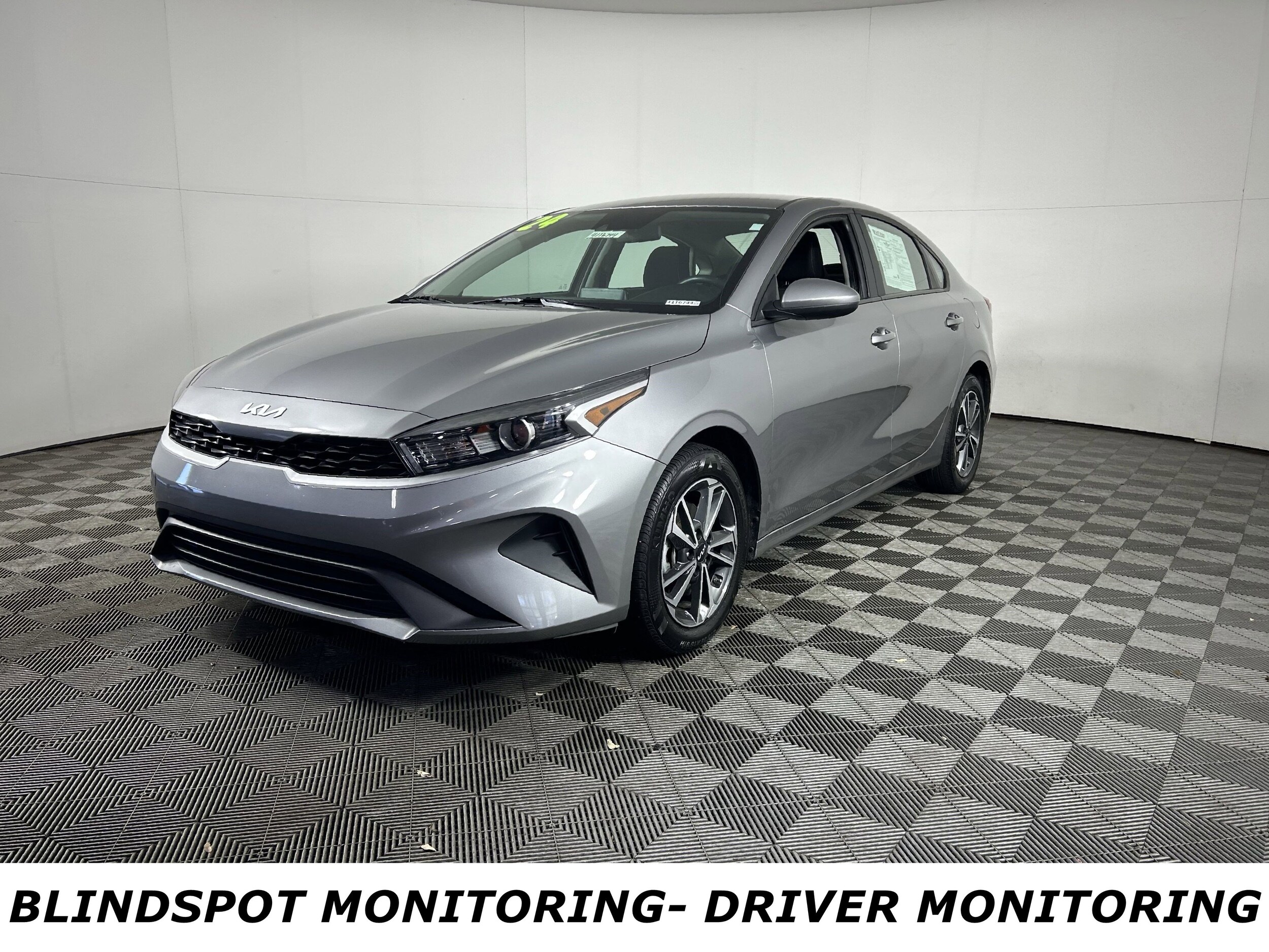 2024 Kia Forte LXS photo 3