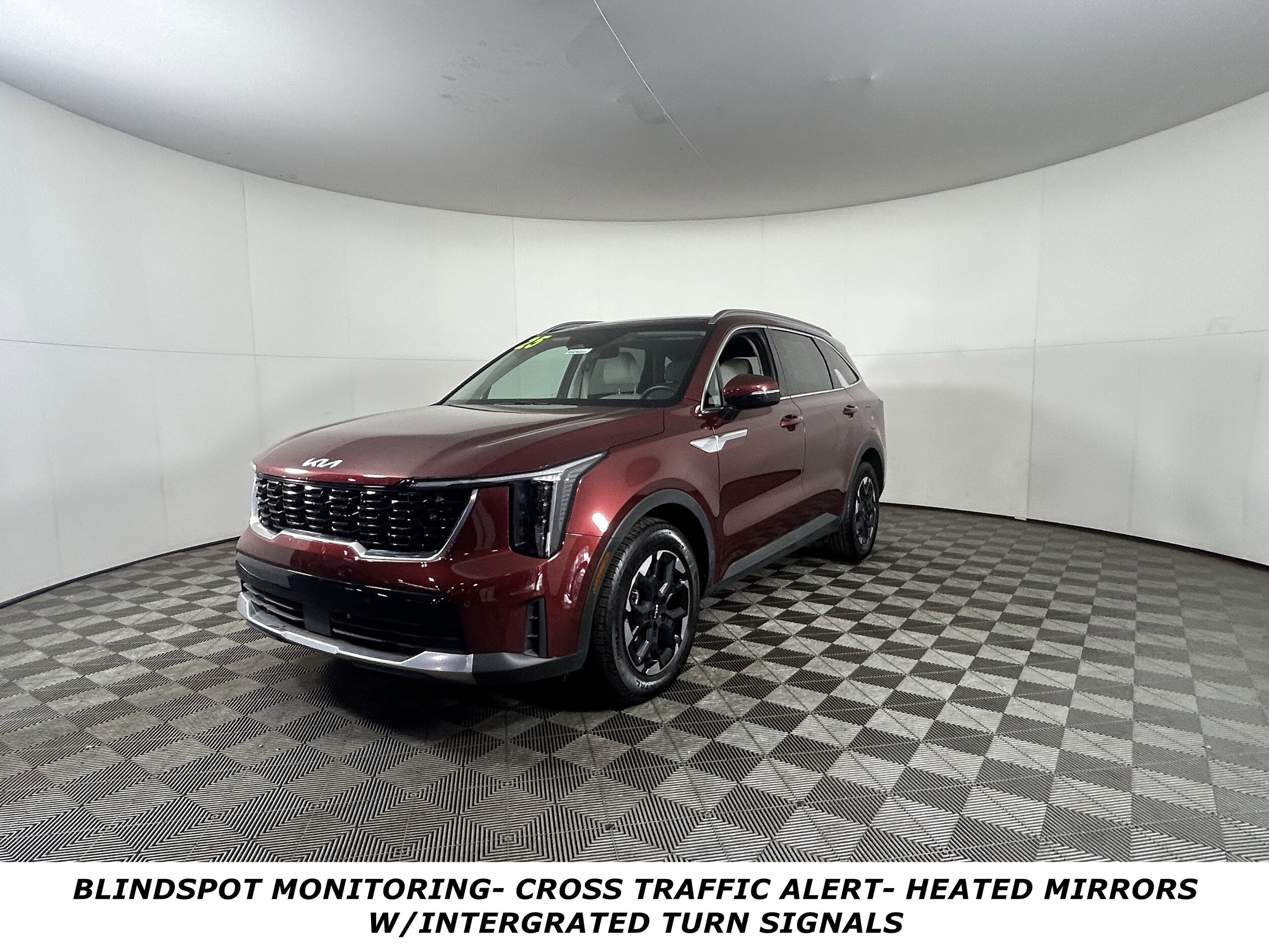 2025 Kia Sorento S photo 2