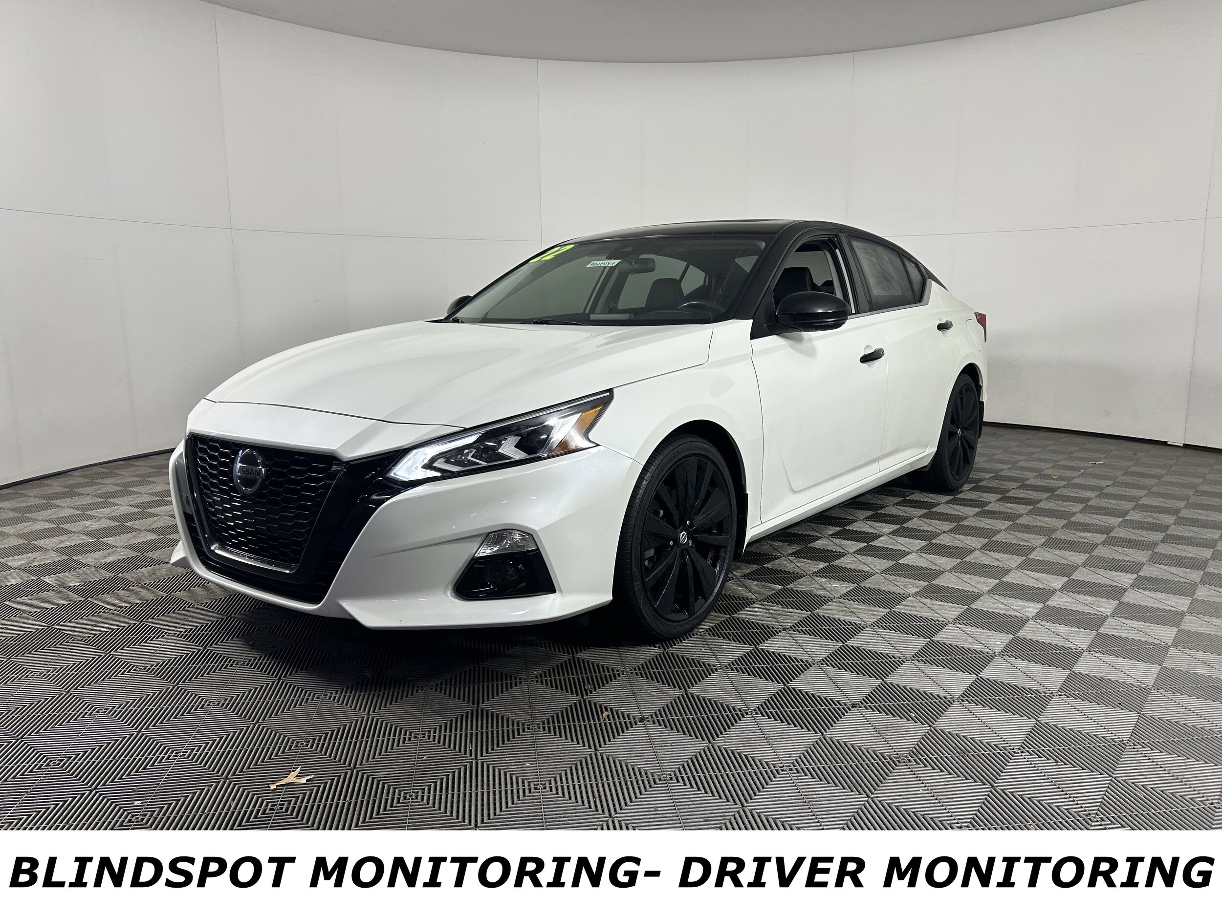 2022 Nissan Altima 2.5 SR photo 2