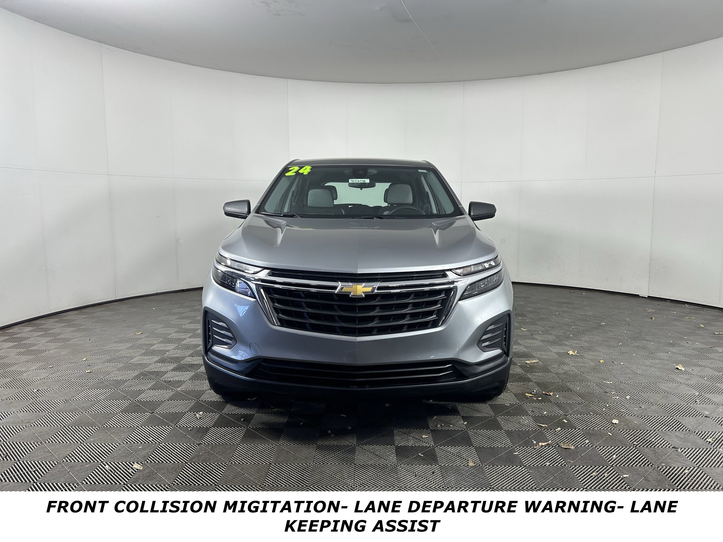 2024 Chevrolet Equinox LS photo 2