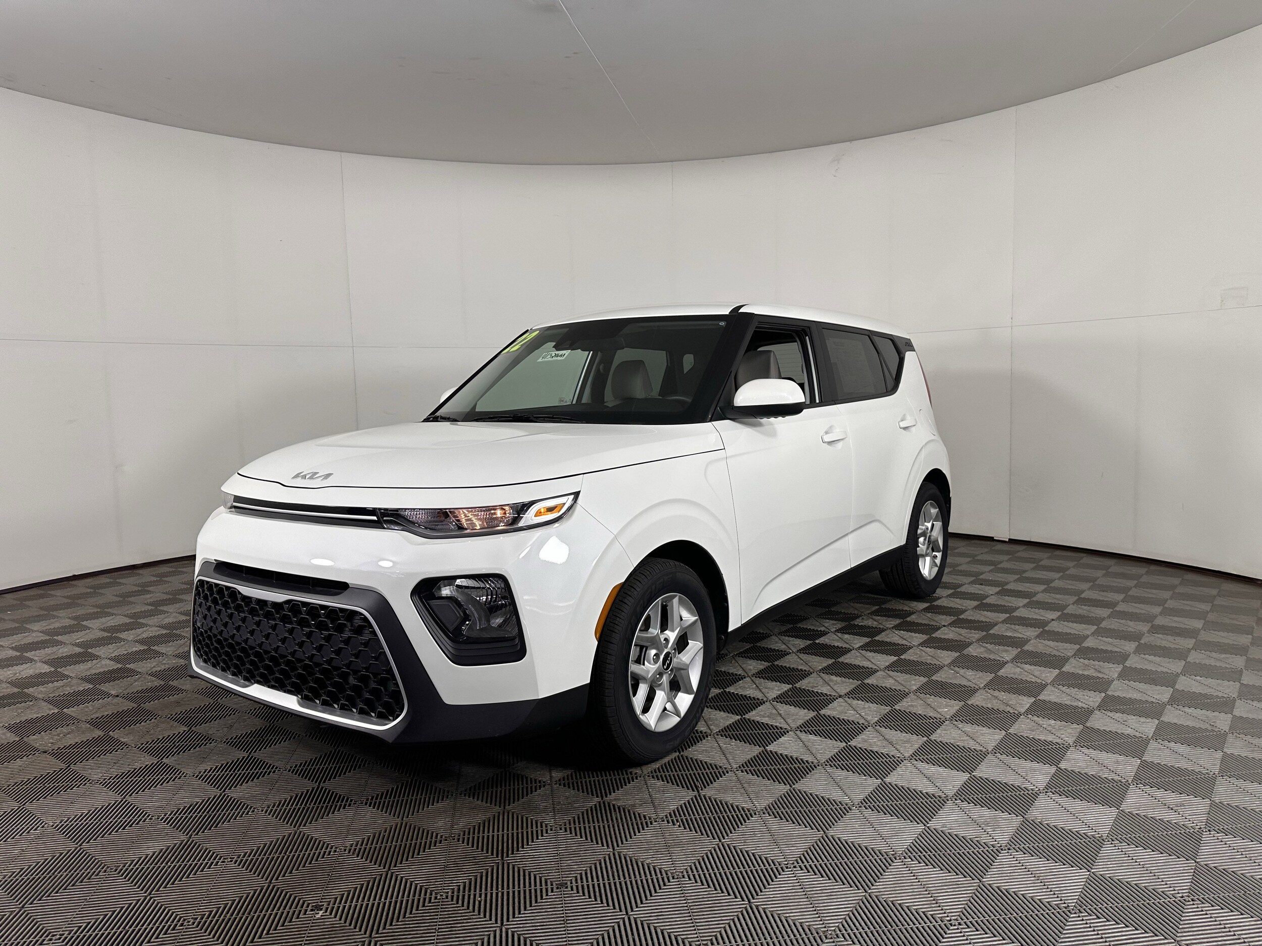 2022 Kia Soul LX photo 2