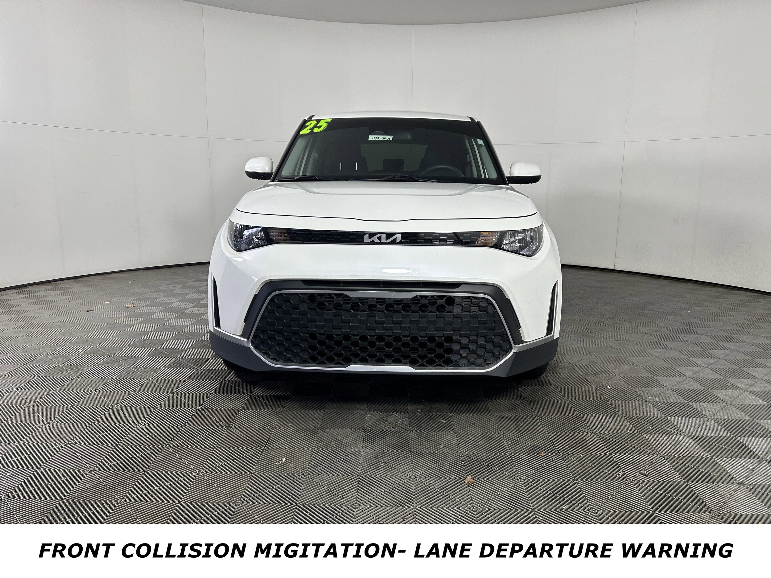 2025 Kia Soul LX photo 2