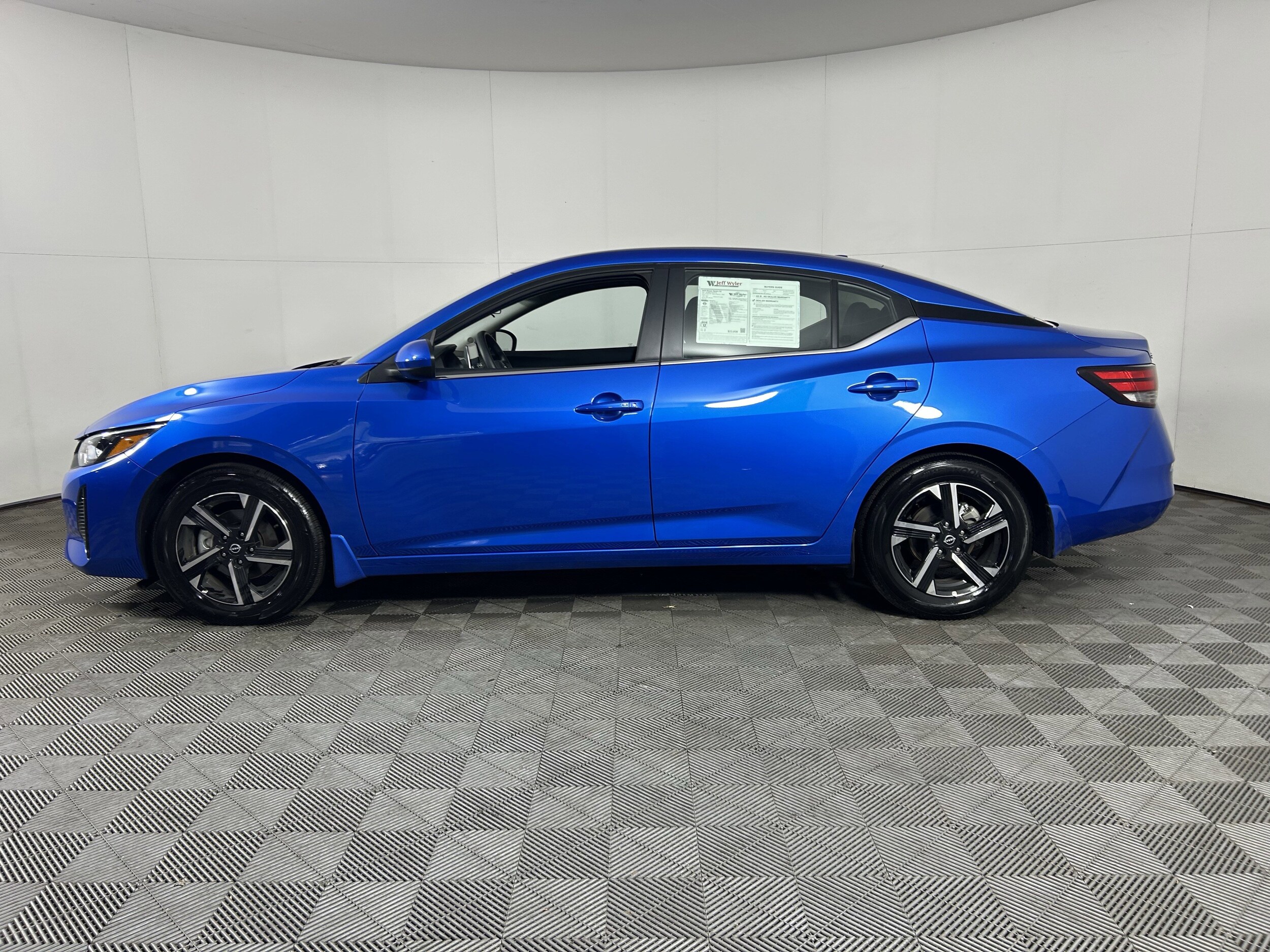 2025 Nissan Sentra SV photo 3