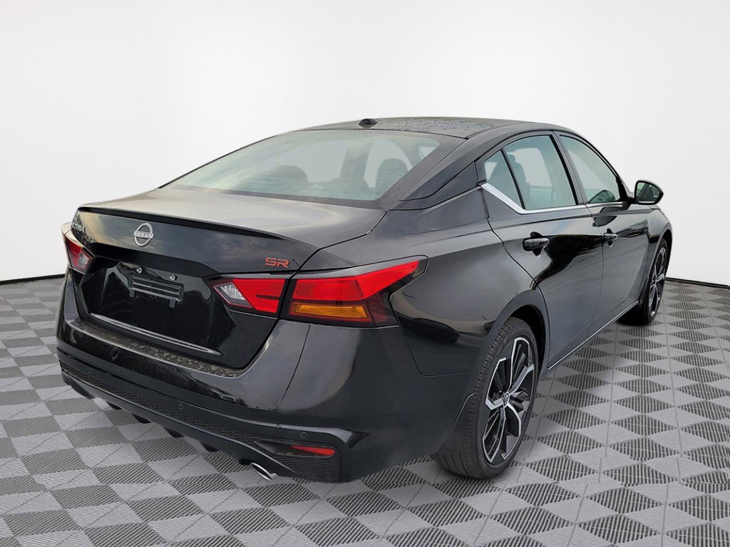 2025 Nissan Altima SR photo 3