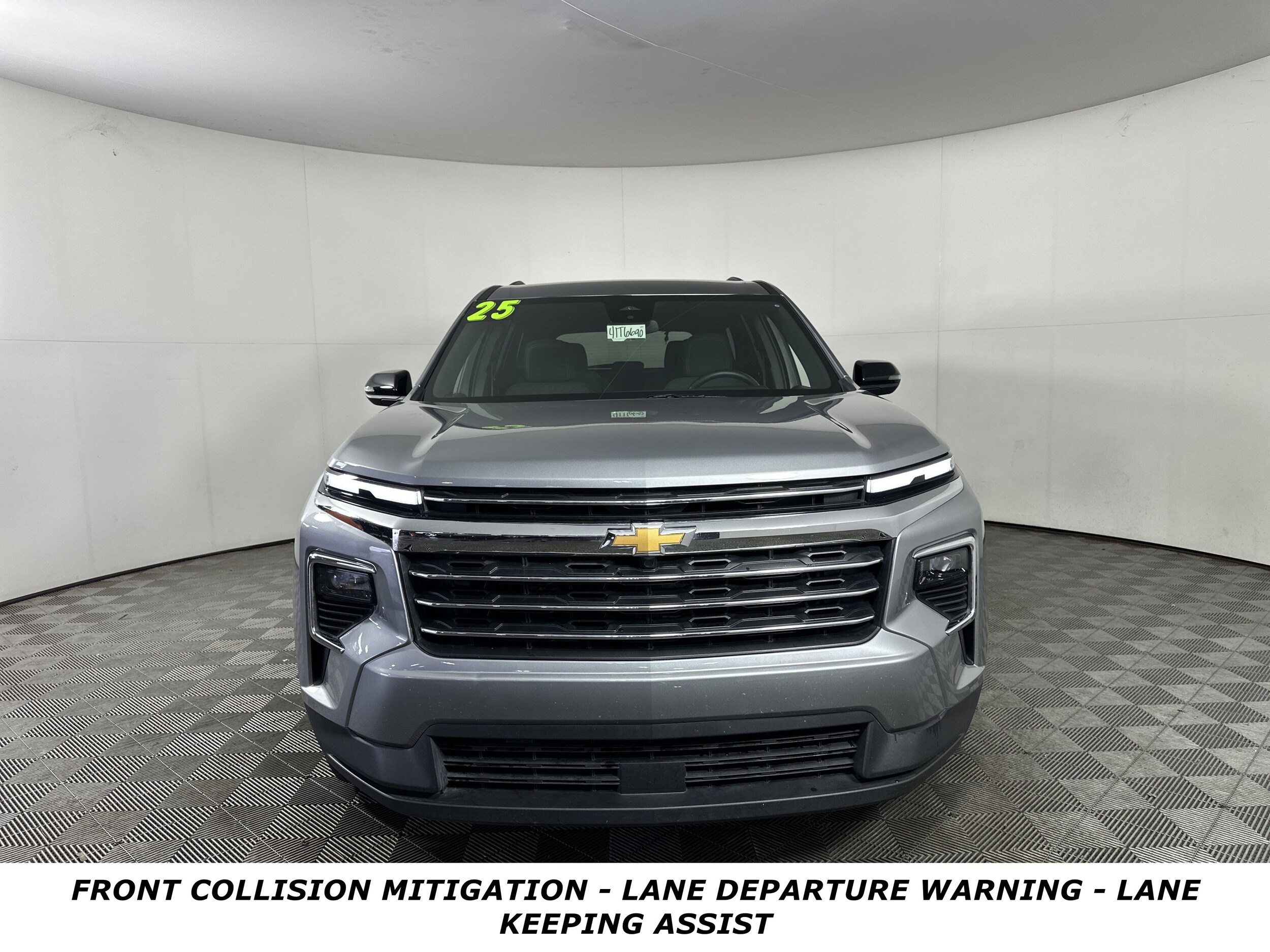 2025 Chevrolet Traverse 1LT photo 2