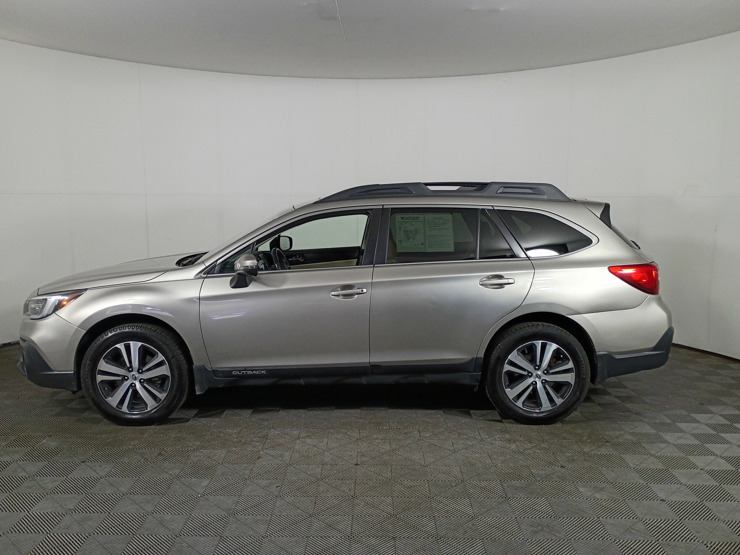 2019 Subaru Outback 2.5i Limited photo 3