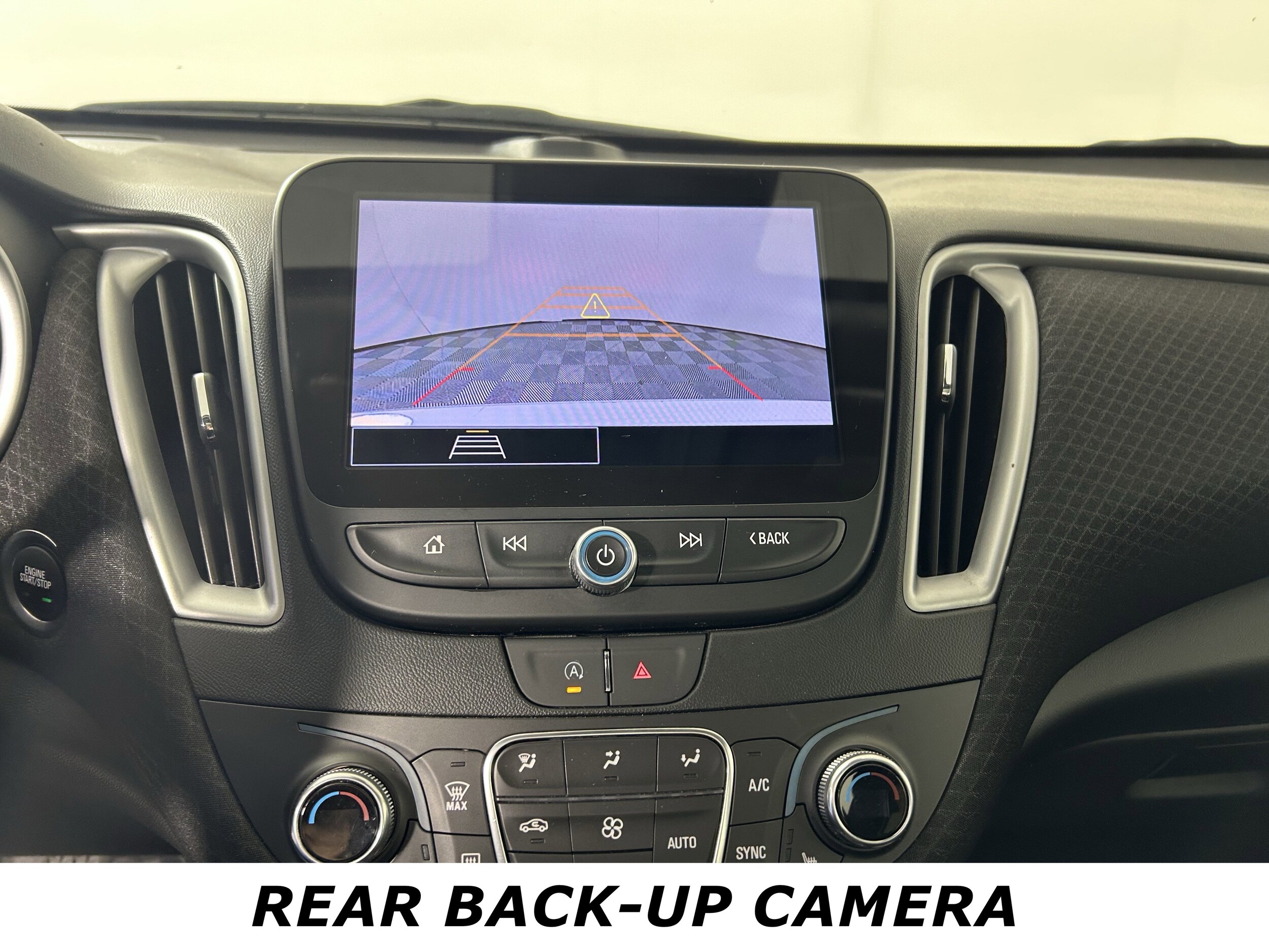 2024 Chevrolet Malibu 1LT photo 2