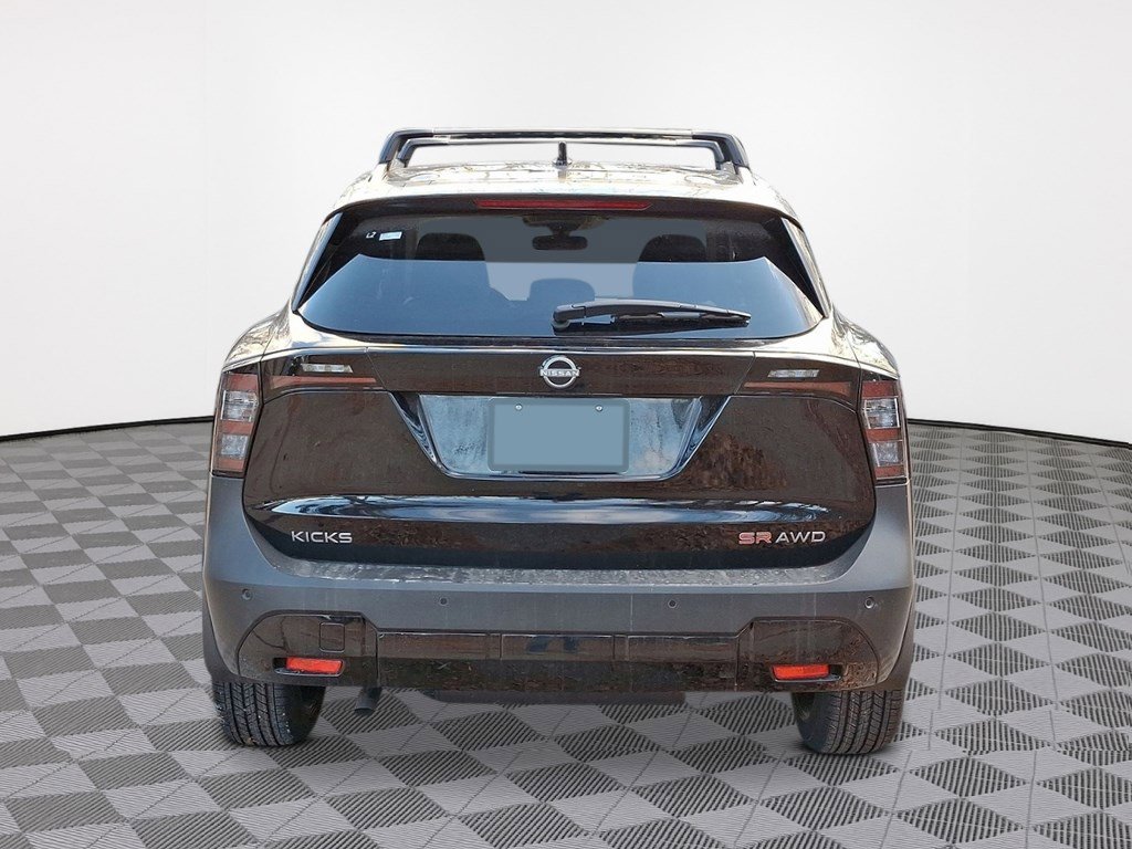 2026 Nissan Kicks SR photo 2