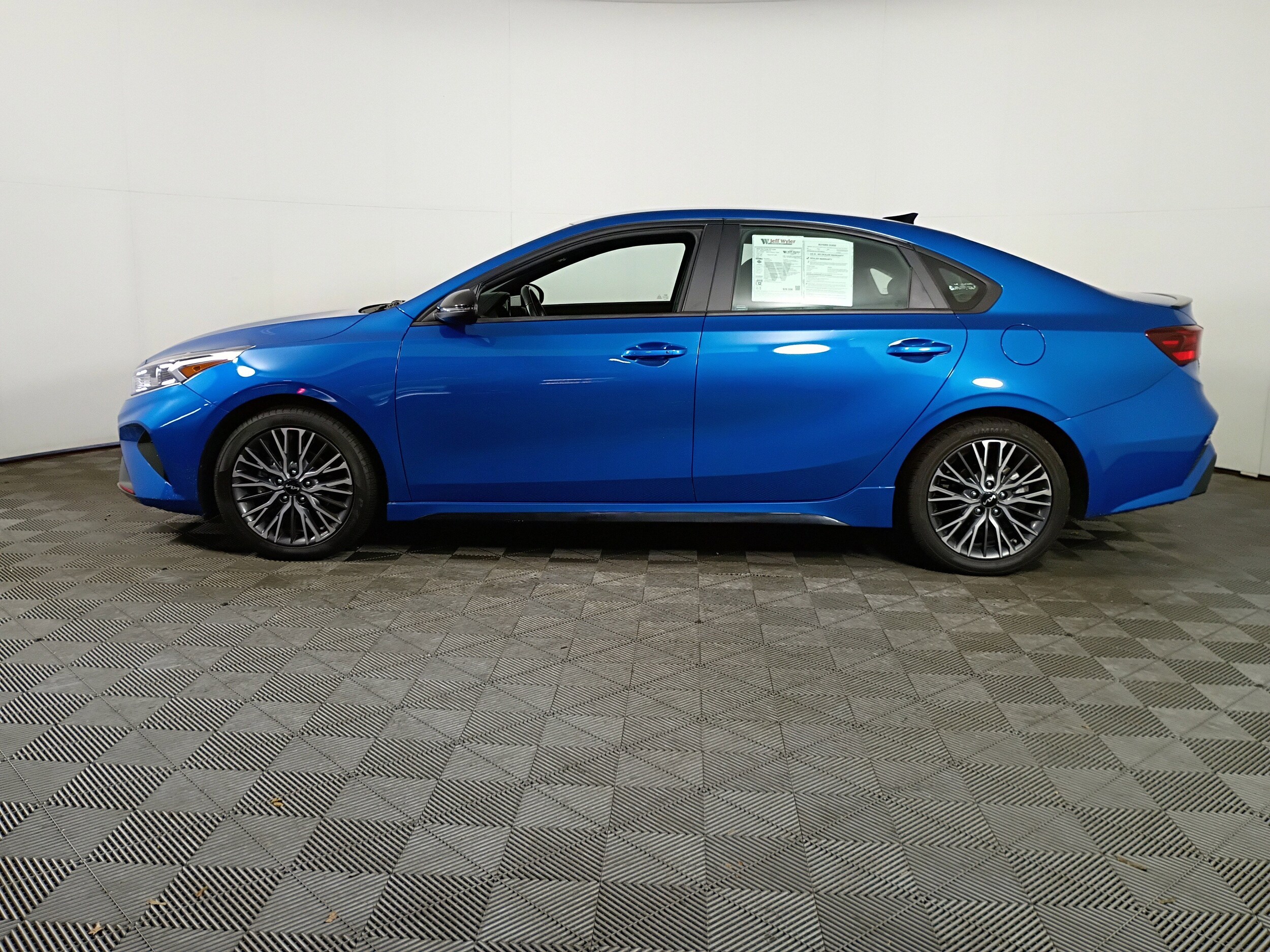 2022 Kia Forte GT-Line photo 4