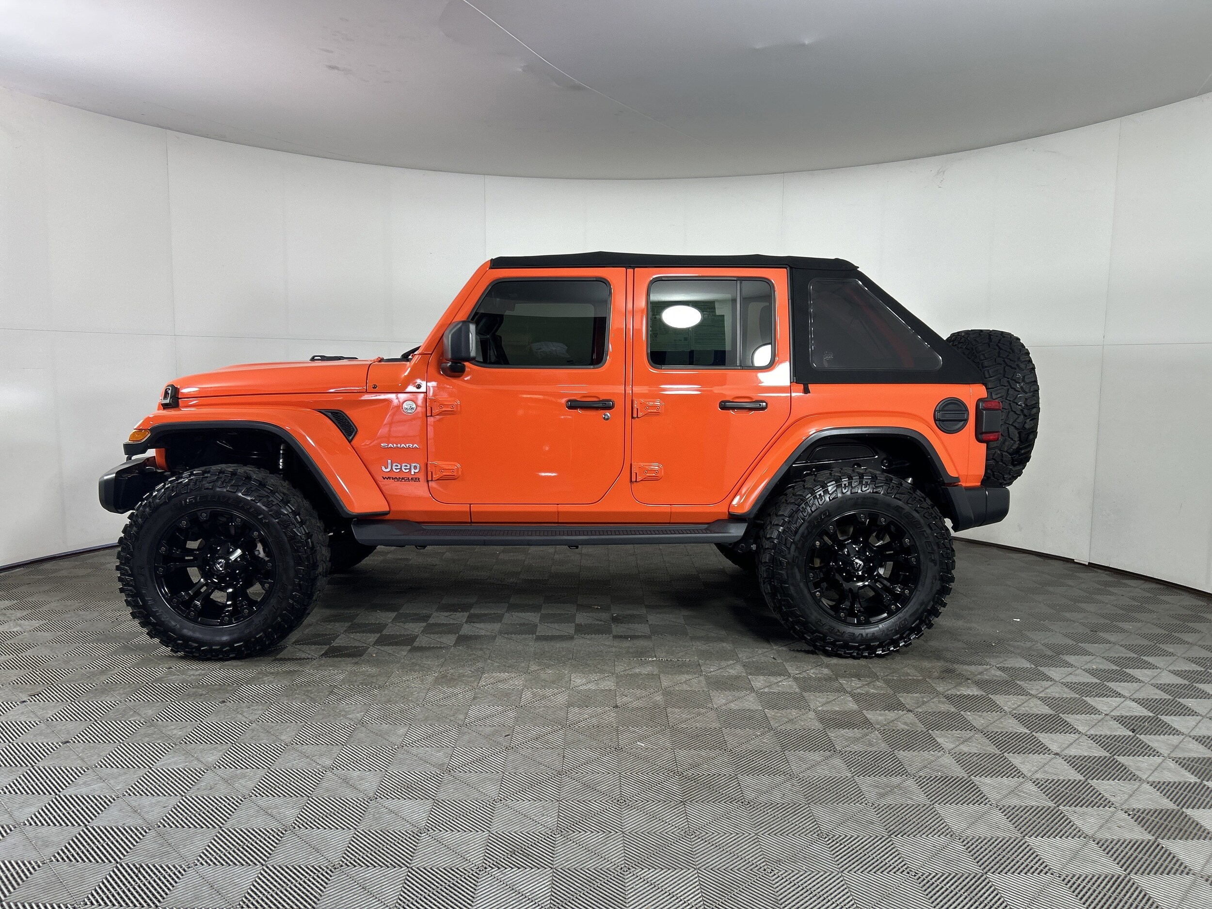 2018 Jeep Wrangler Unlimited Sahara photo 4