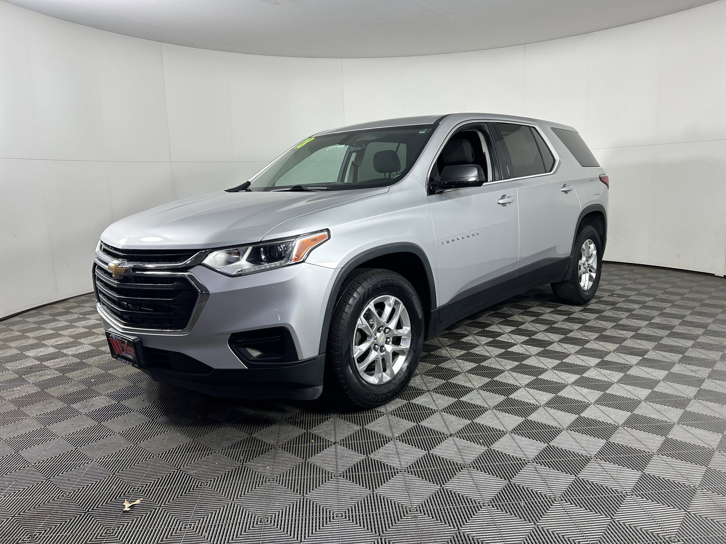 2018 Chevrolet Traverse 1LS photo 2