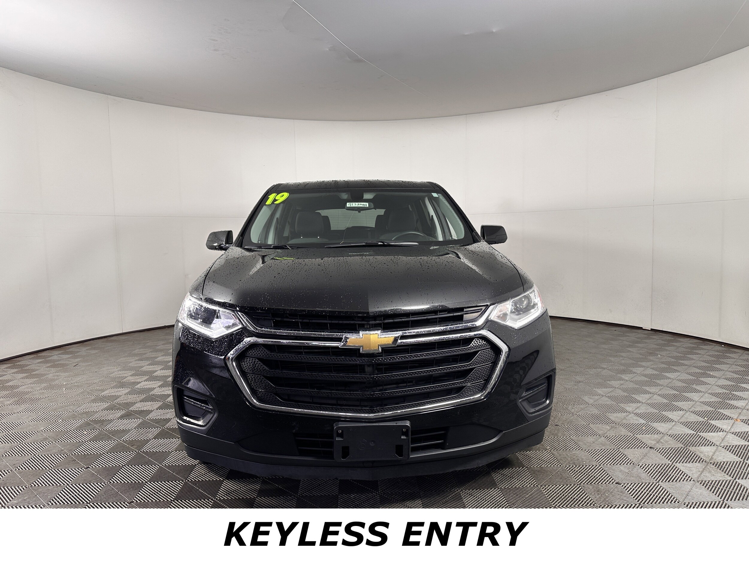 2019 Chevrolet Traverse 1LS photo 2