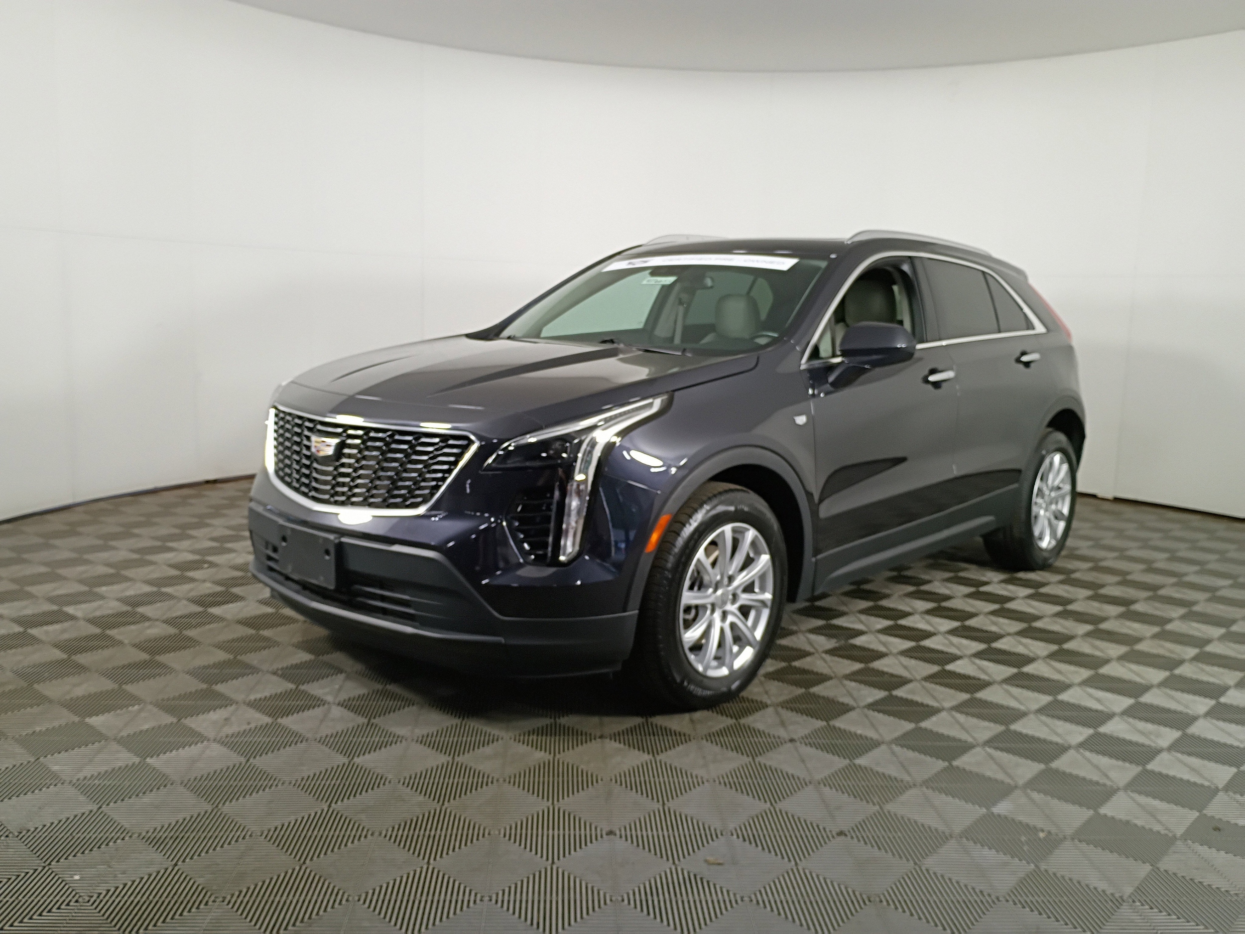2023 Cadillac XT4 Luxury photo 2