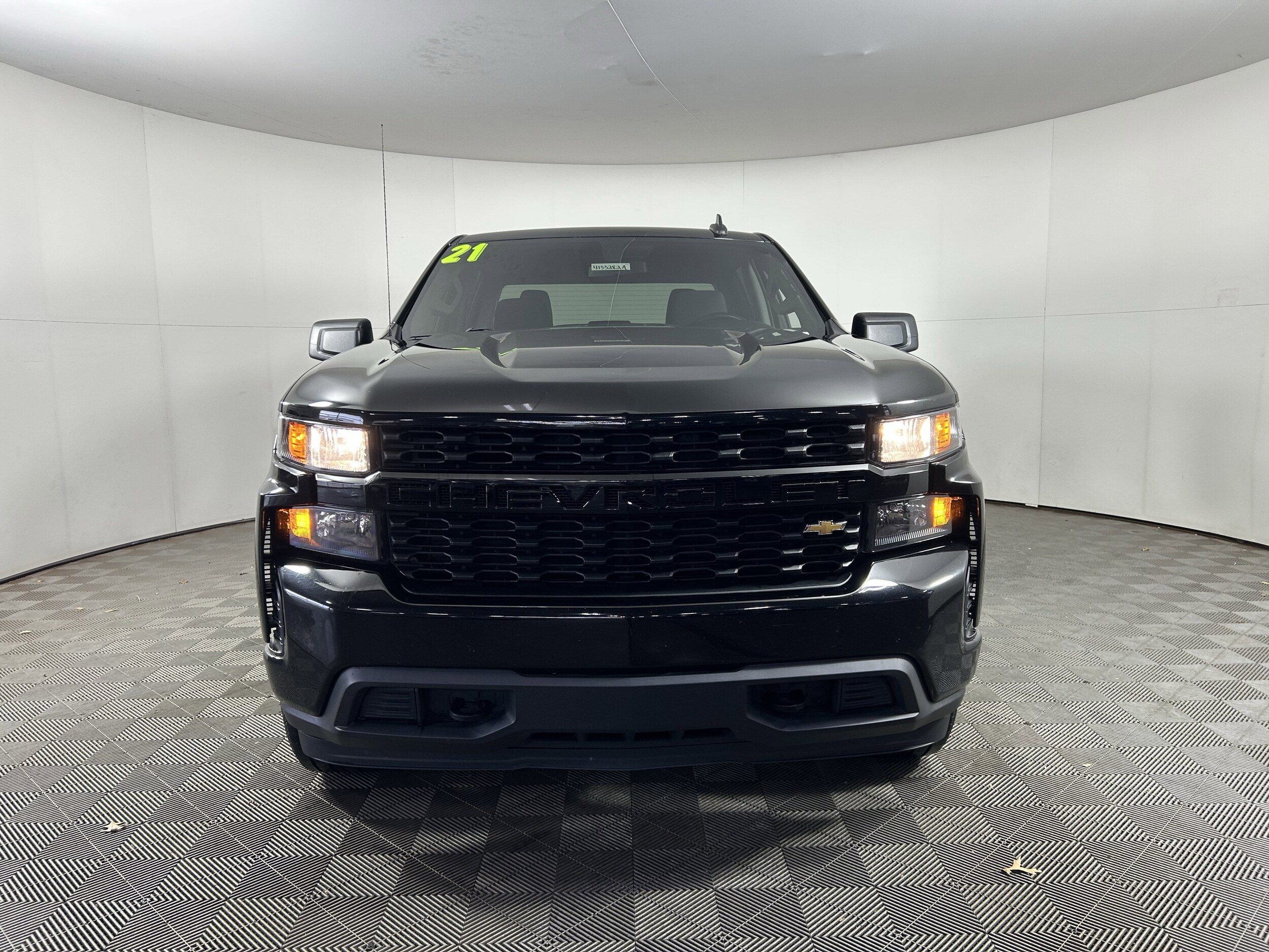 2021 Chevrolet Silverado 1500 Custom photo 2