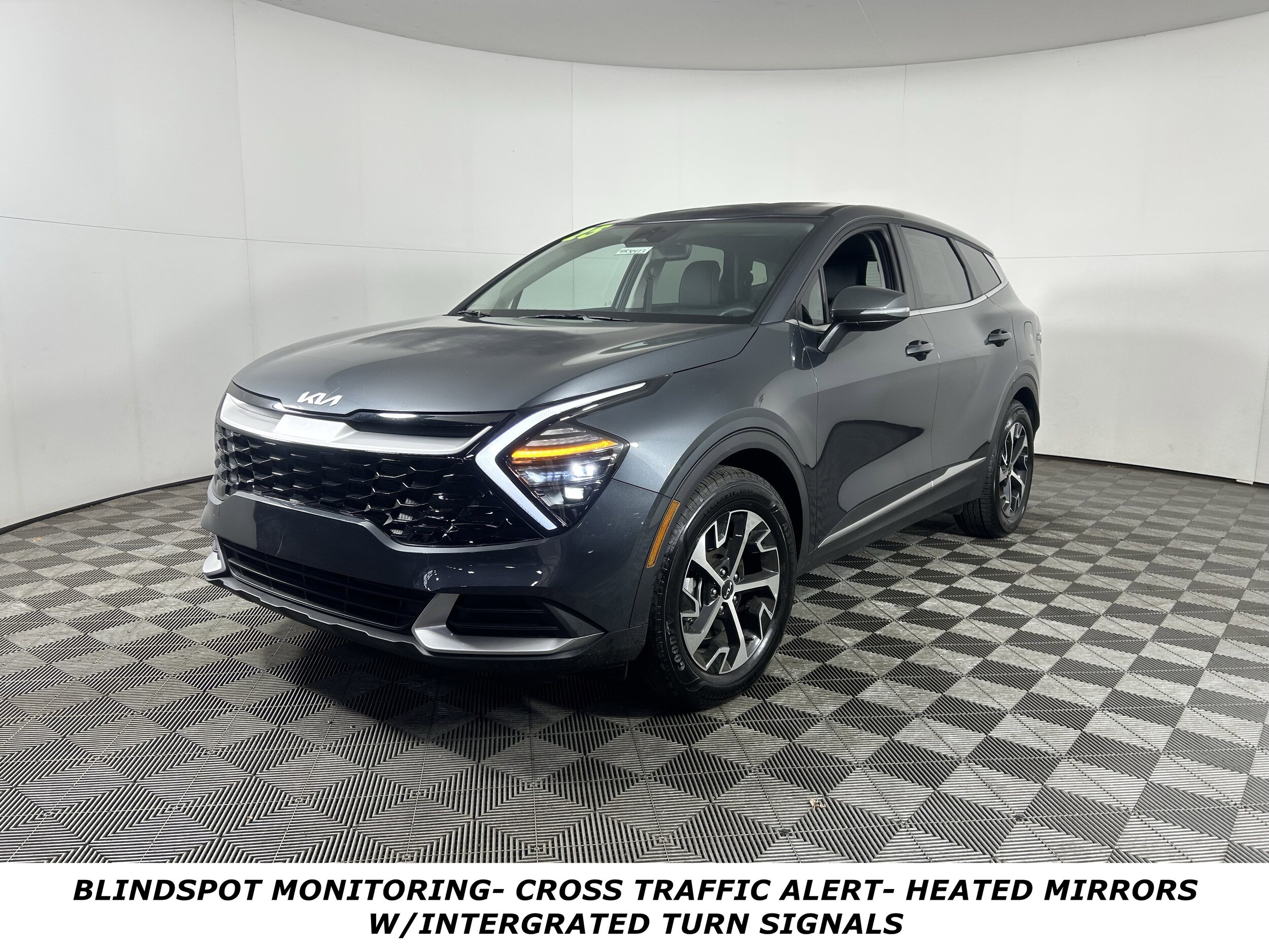 2025 Kia Sportage EX photo 3