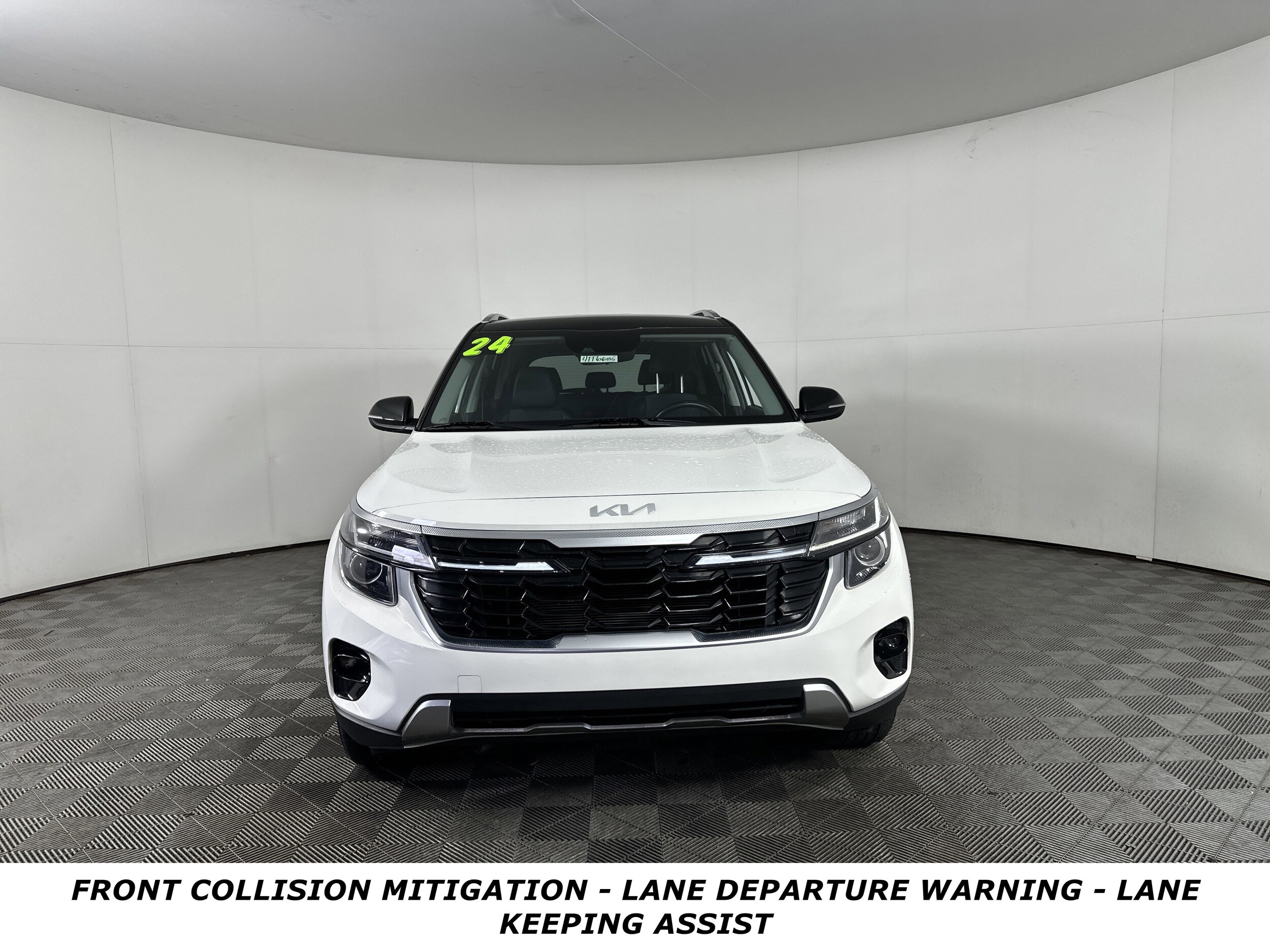 2024 Kia Seltos S photo 2