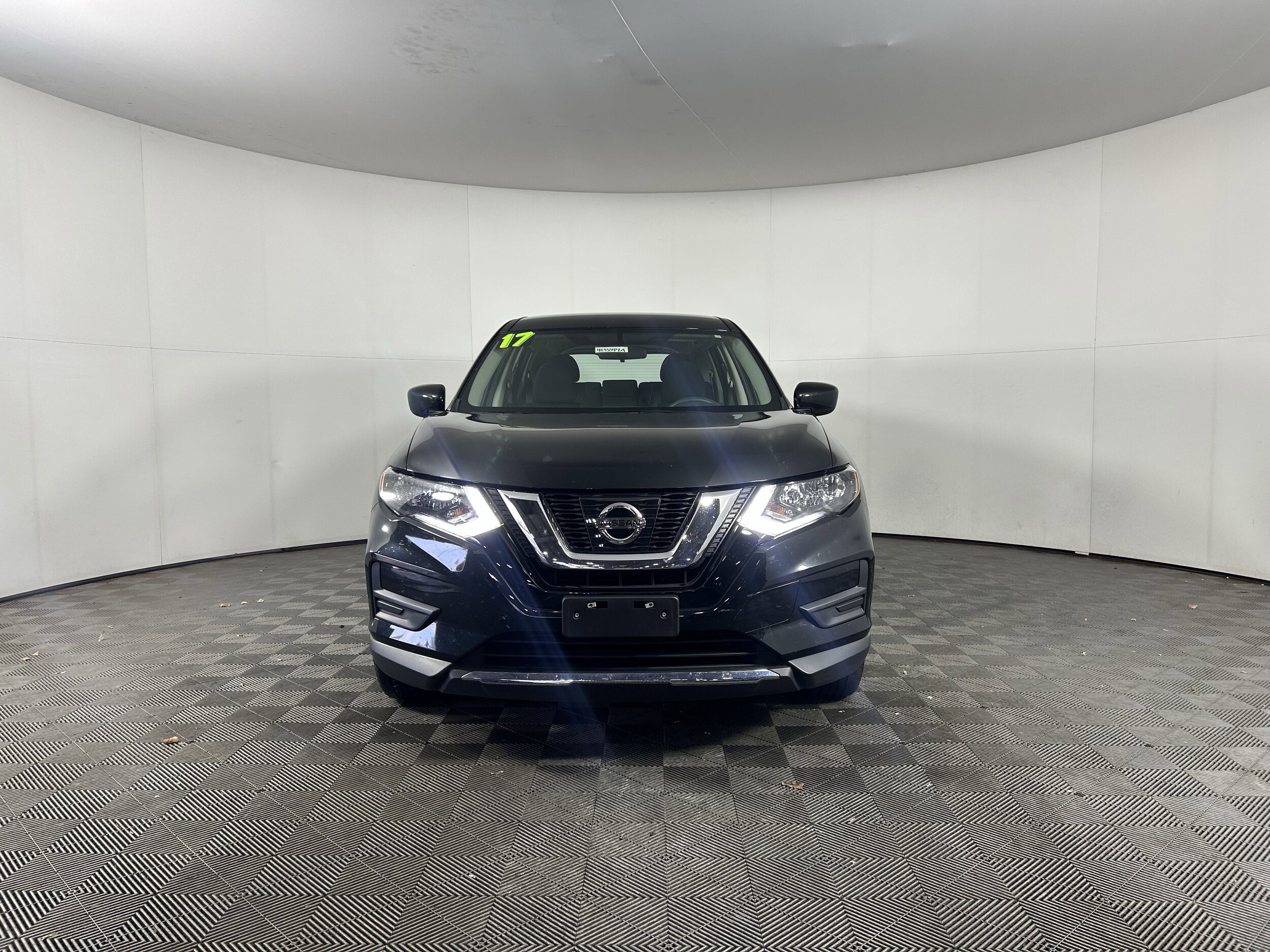 2017 Nissan Rogue S photo 2