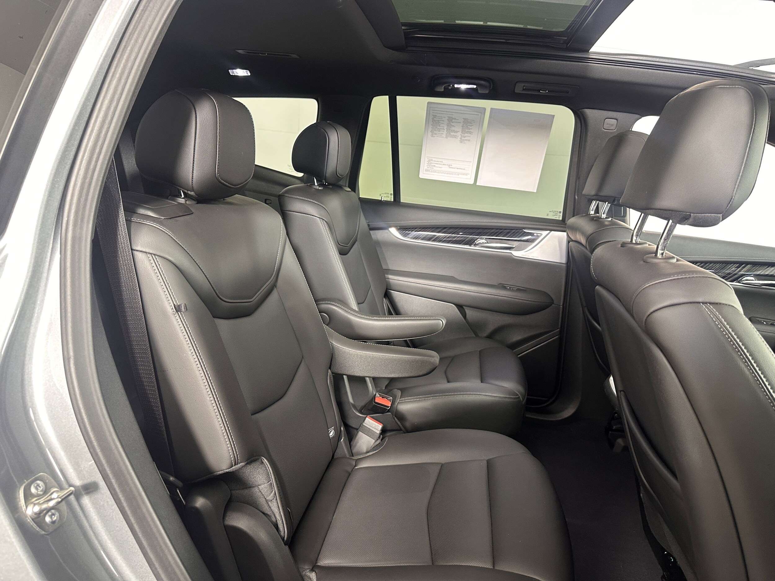 2025 Cadillac XT6 Premium Luxury photo 3