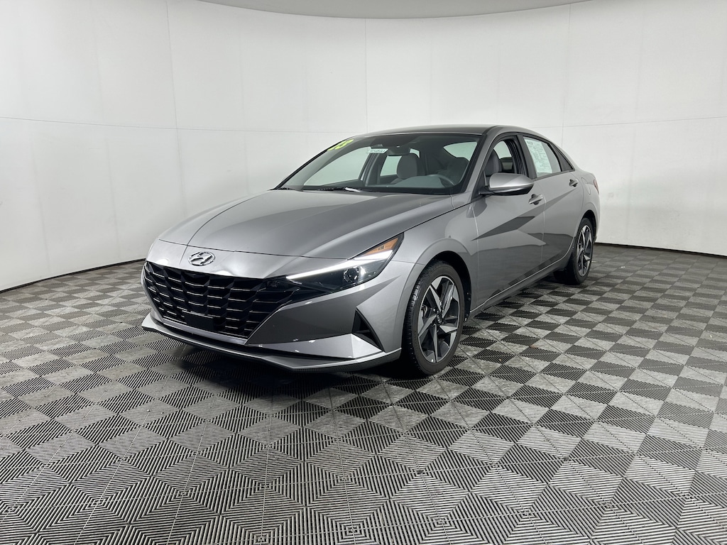 Used 2023 Hyundai Elantra SEL IVT Sedan