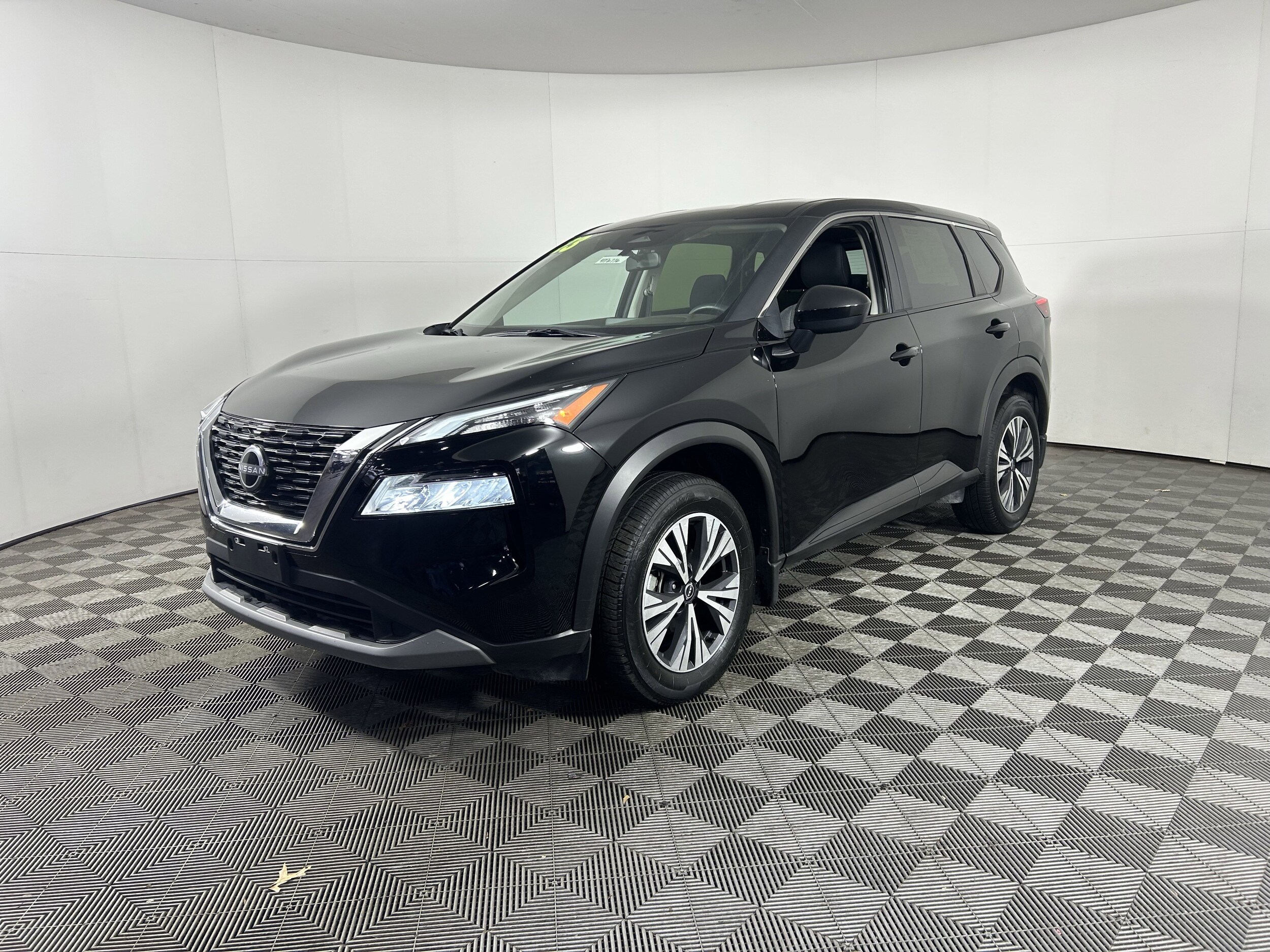 2023 Nissan Rogue SV photo 3