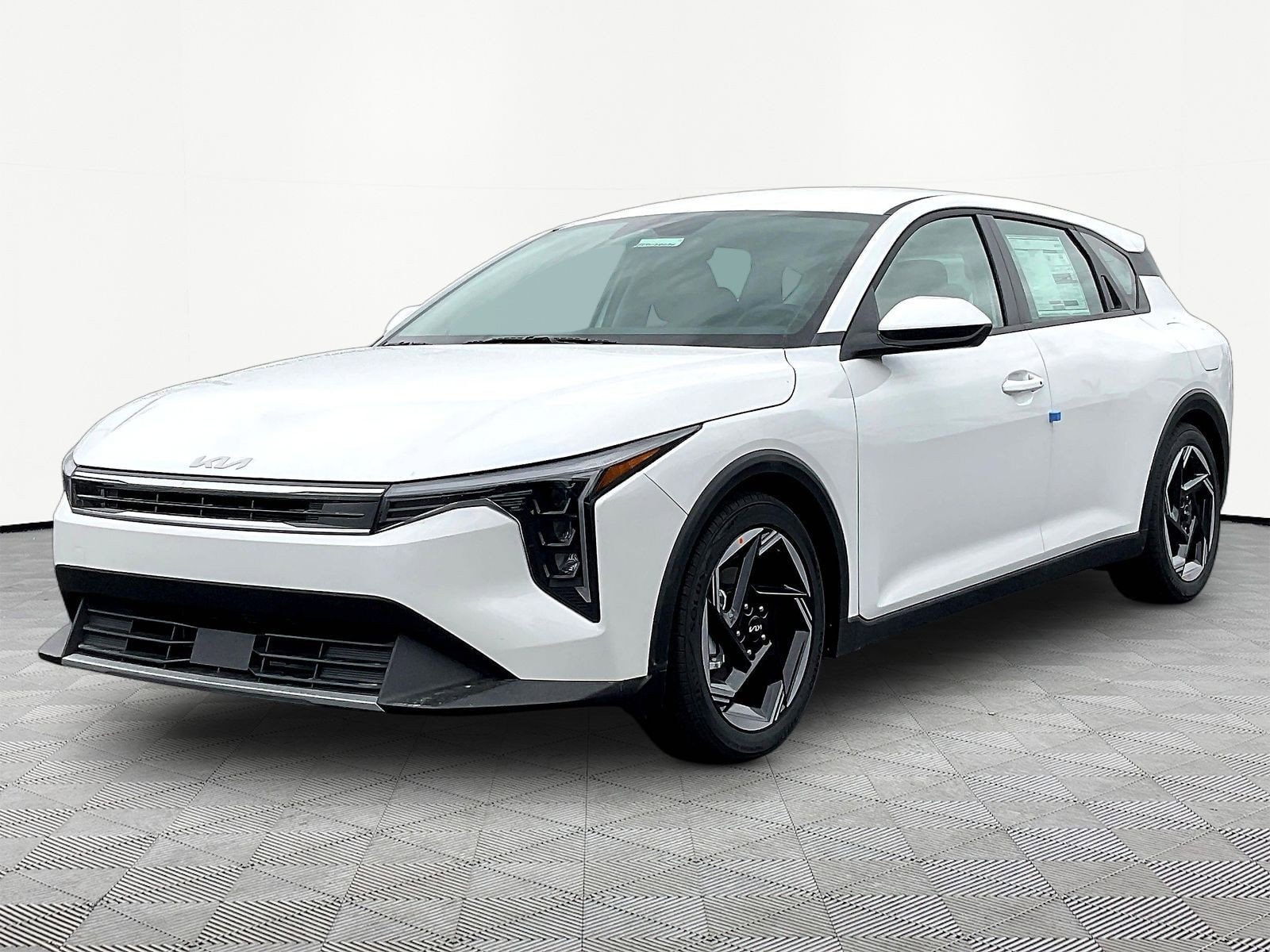 2026 Kia K4 EX AT Hatchback's photo