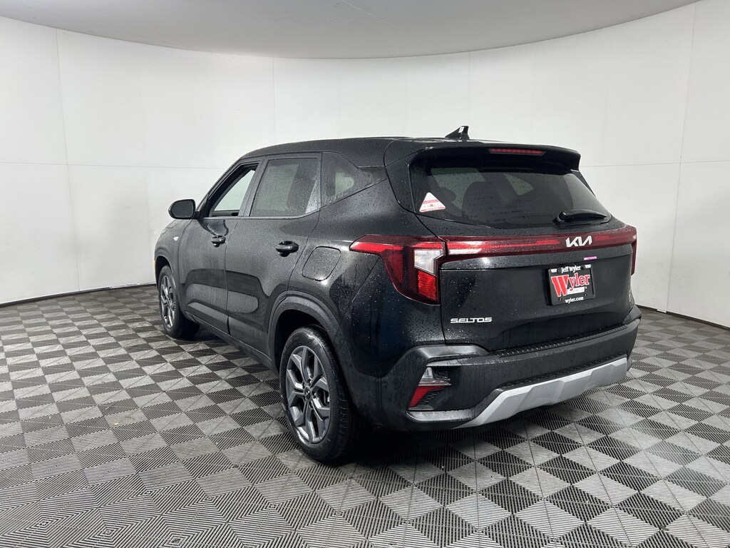 Used 2025 Kia Seltos LX IVT AWD SUV