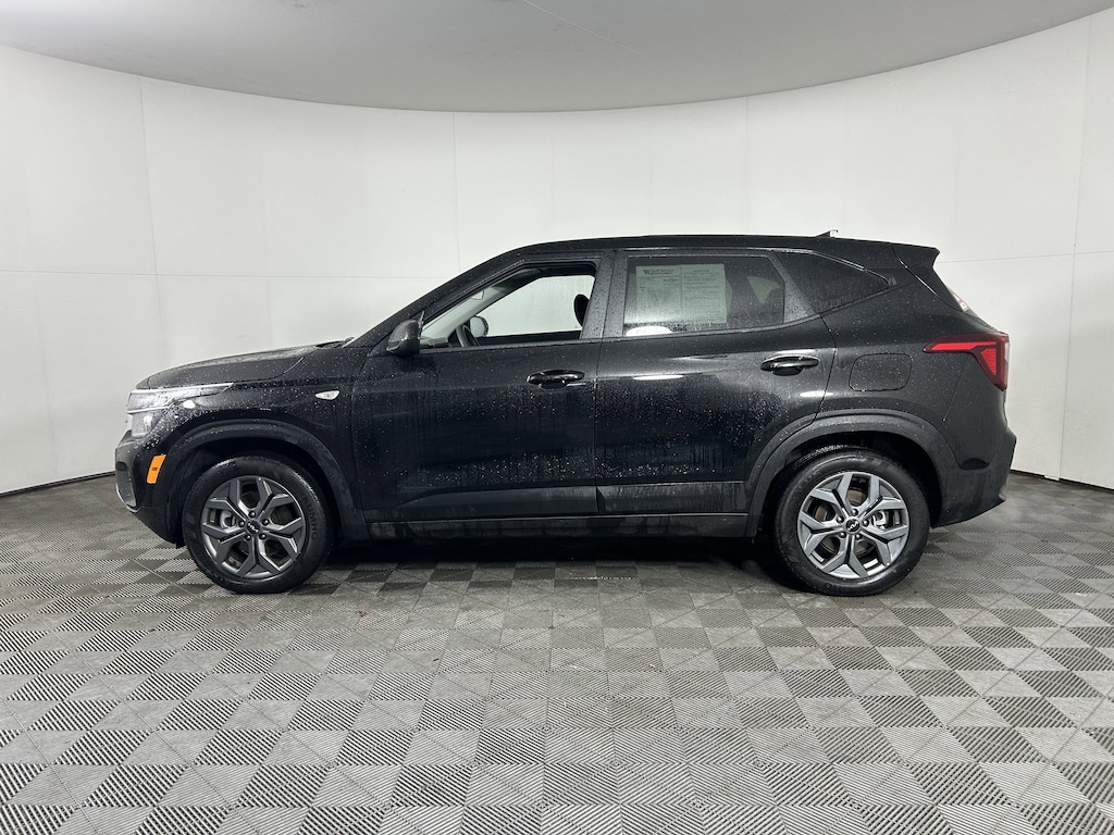 Used 2025 Kia Seltos LX IVT AWD SUV
