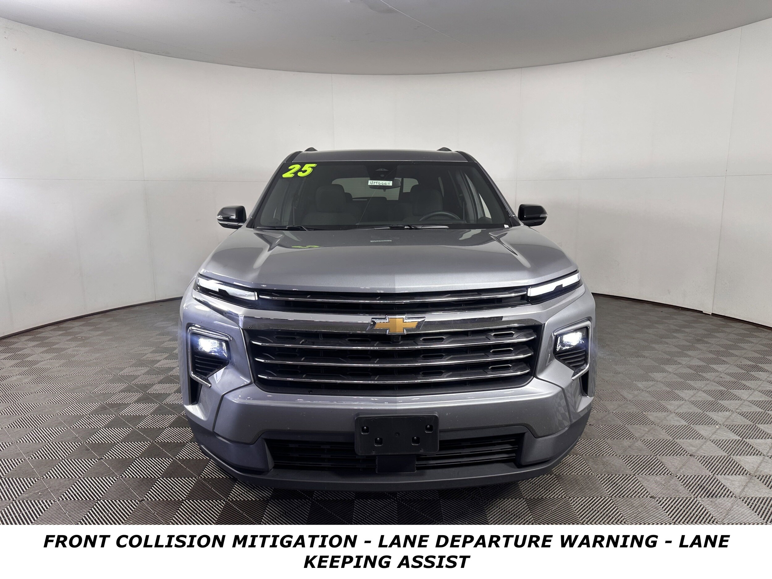 2025 Chevrolet Traverse 1LT photo 2