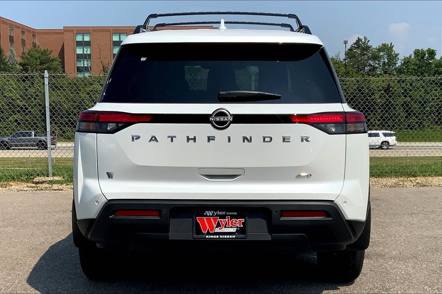 2025 Nissan Pathfinder SV photo 4