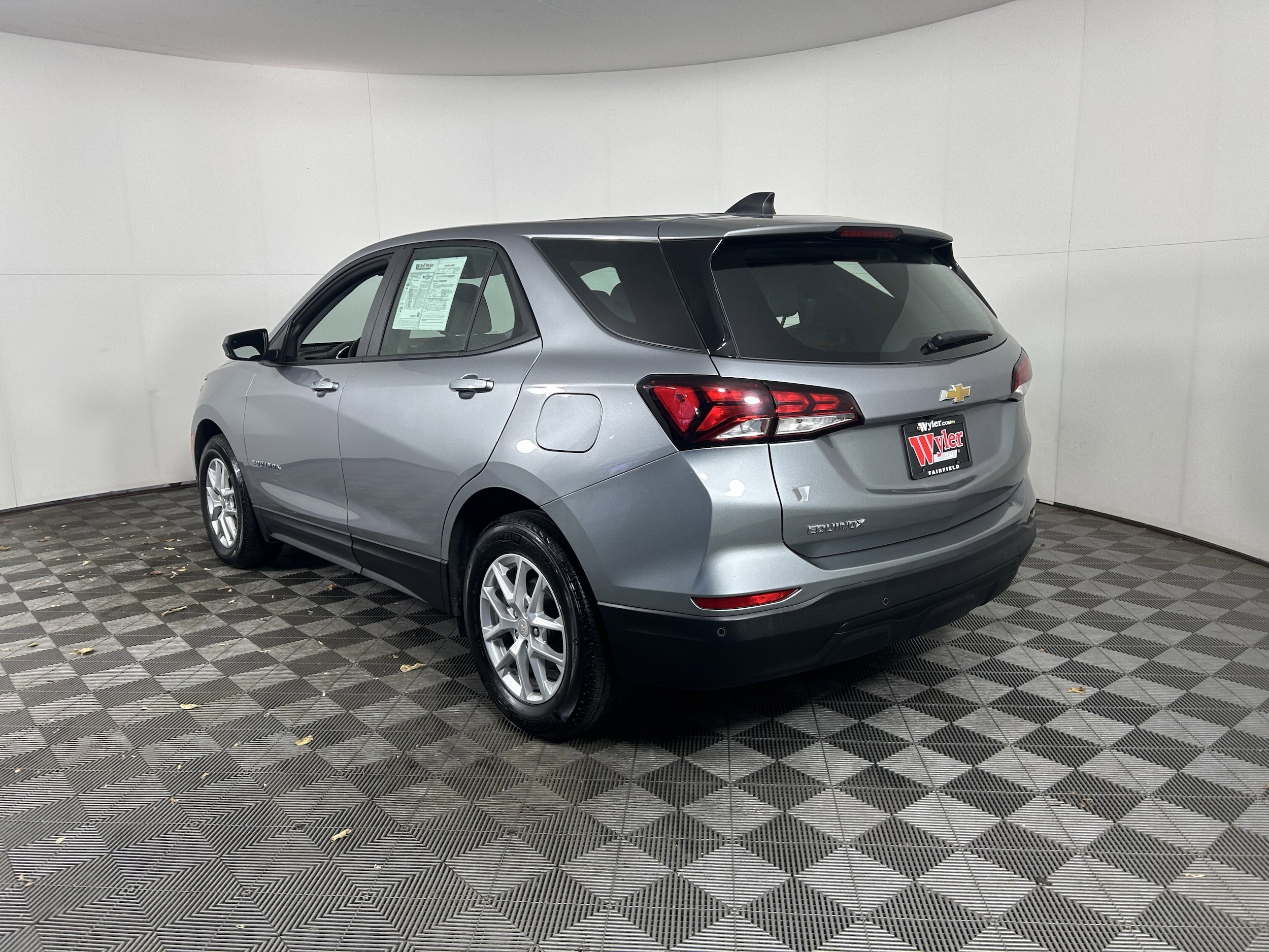 2024 Chevrolet Equinox LS photo 3