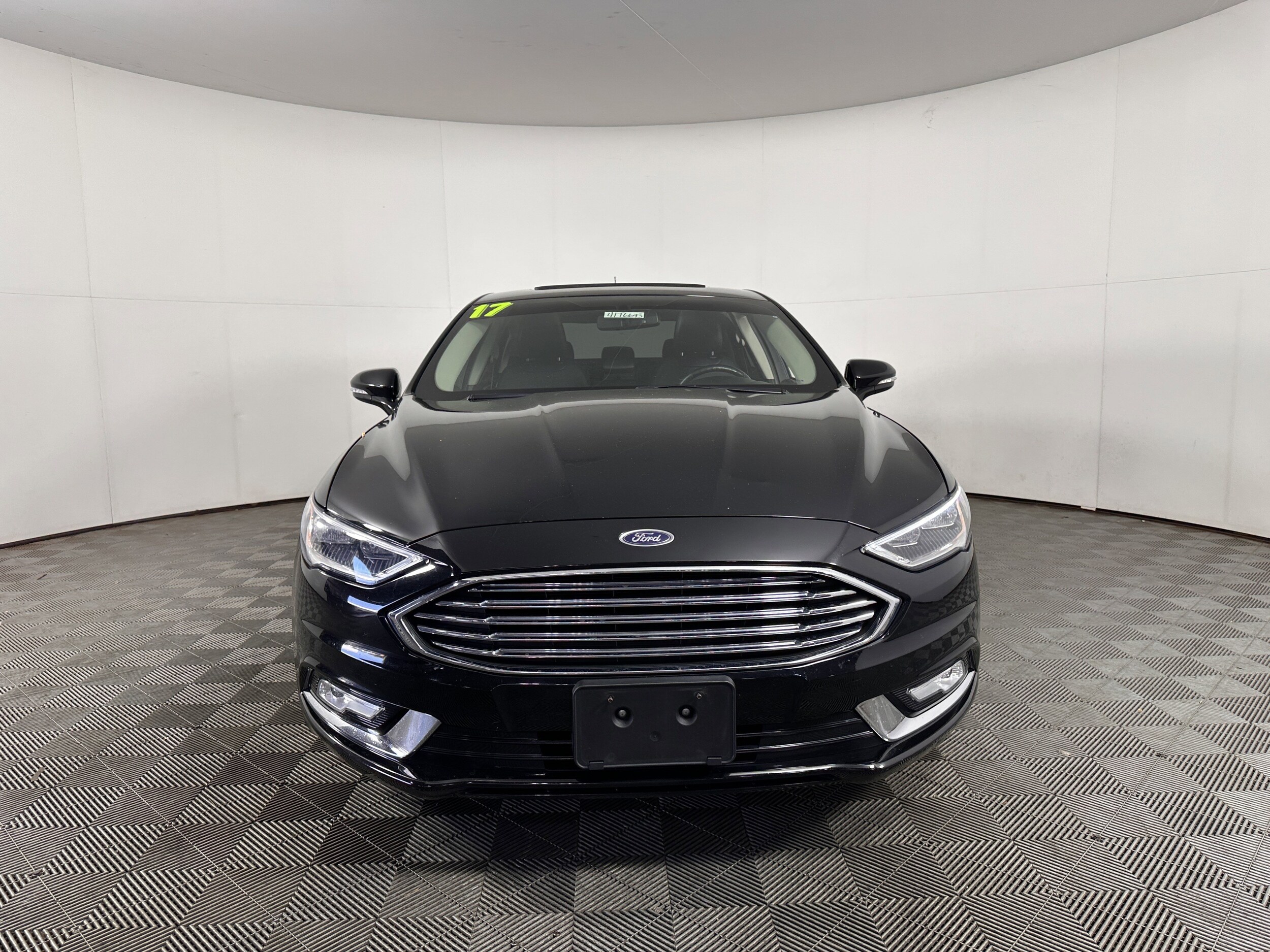 2017 Ford Fusion SE photo 2