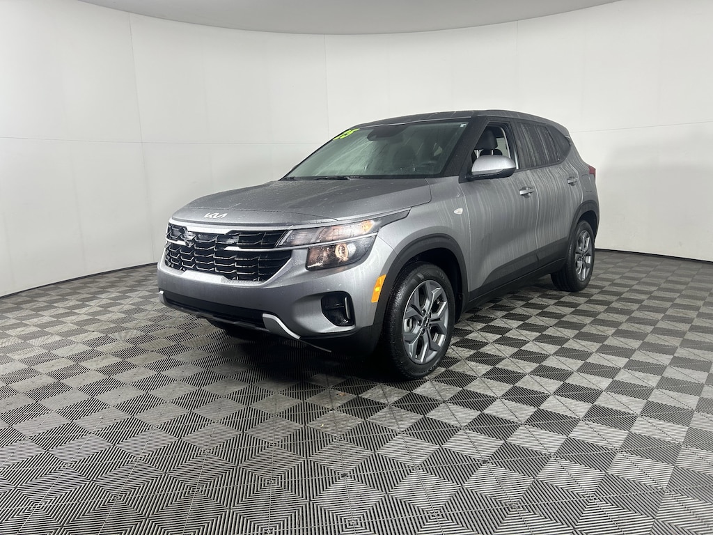 Used 2025 Kia Seltos LX IVT AWD SUV