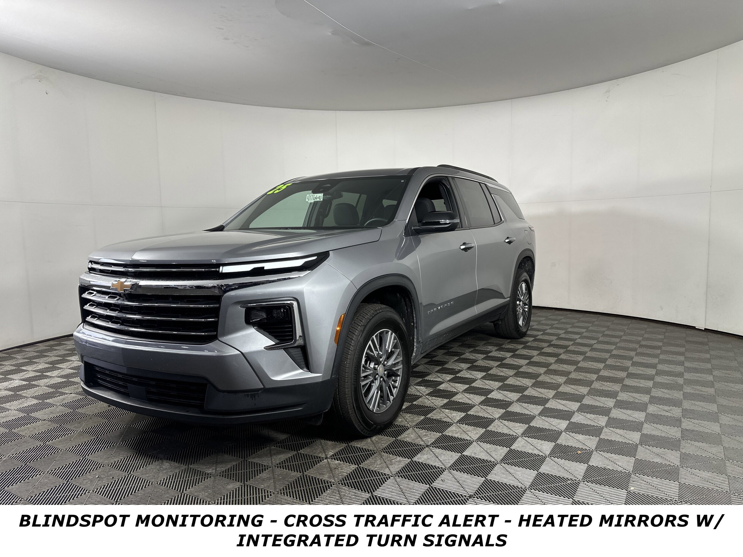 2025 Chevrolet Traverse 1LT photo 3