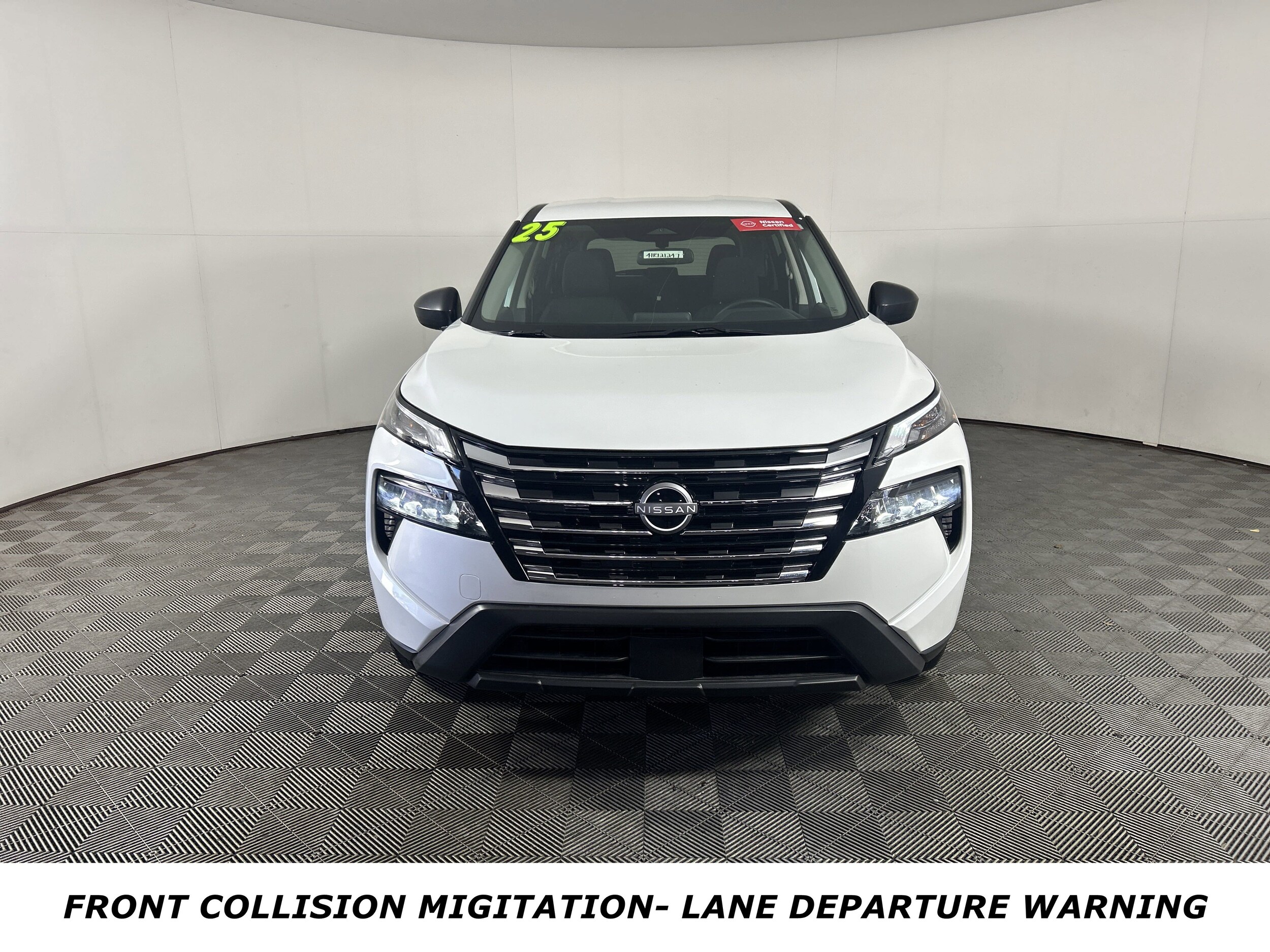 2025 Nissan Rogue AWD S photo 2