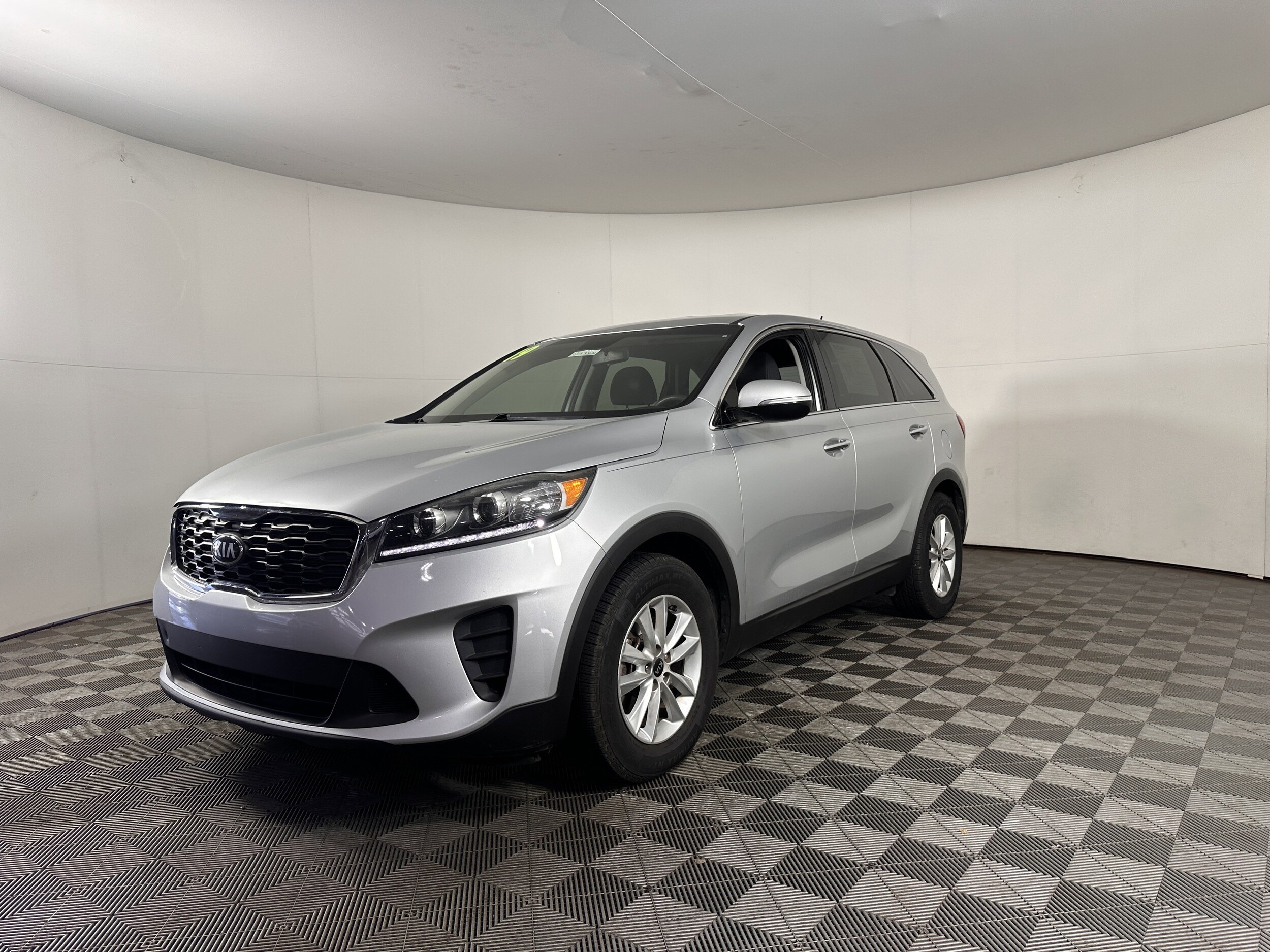 2019 Kia Sorento LX V6 photo 2