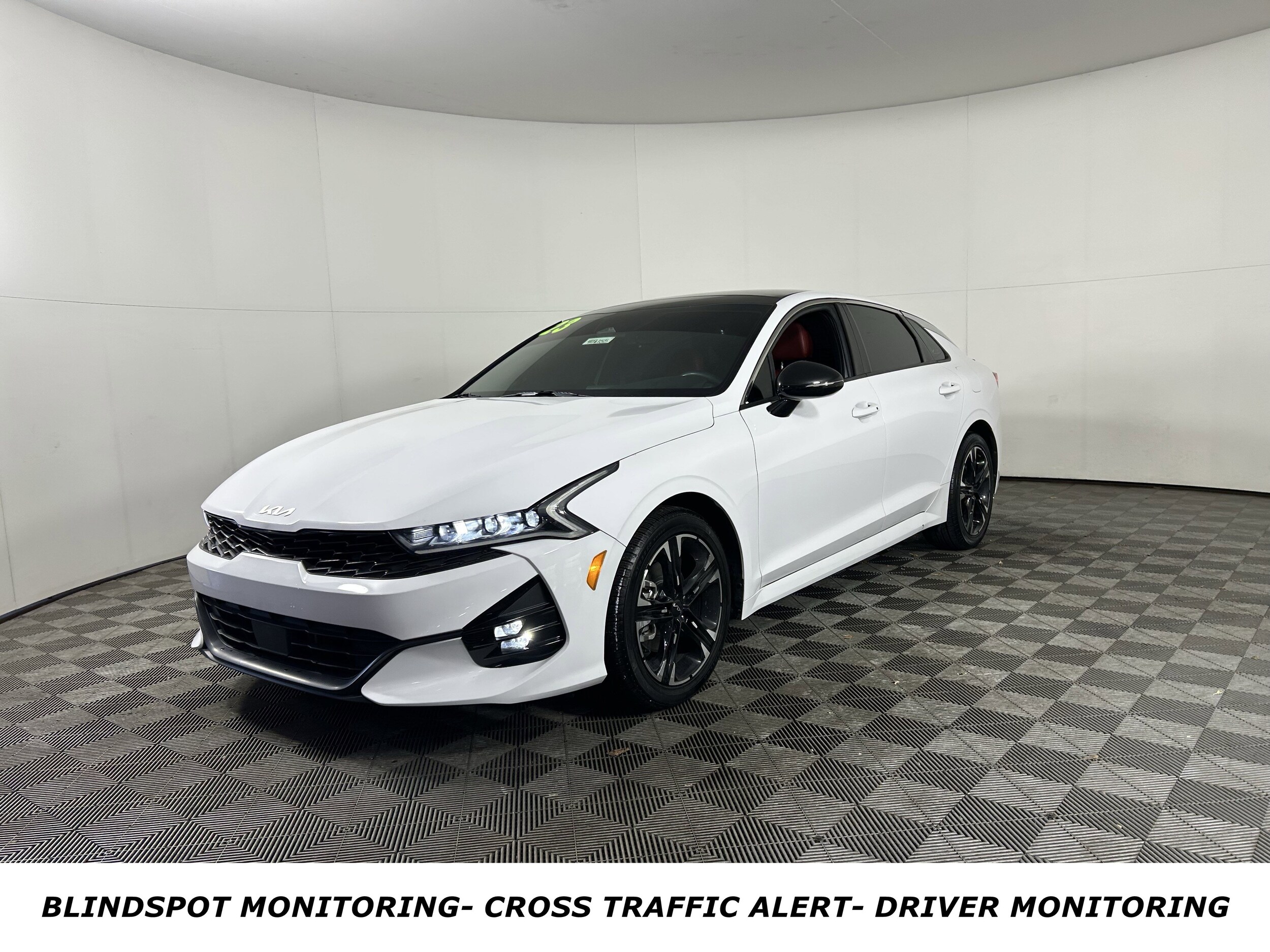 2023 Kia K5 GT-Line photo 3