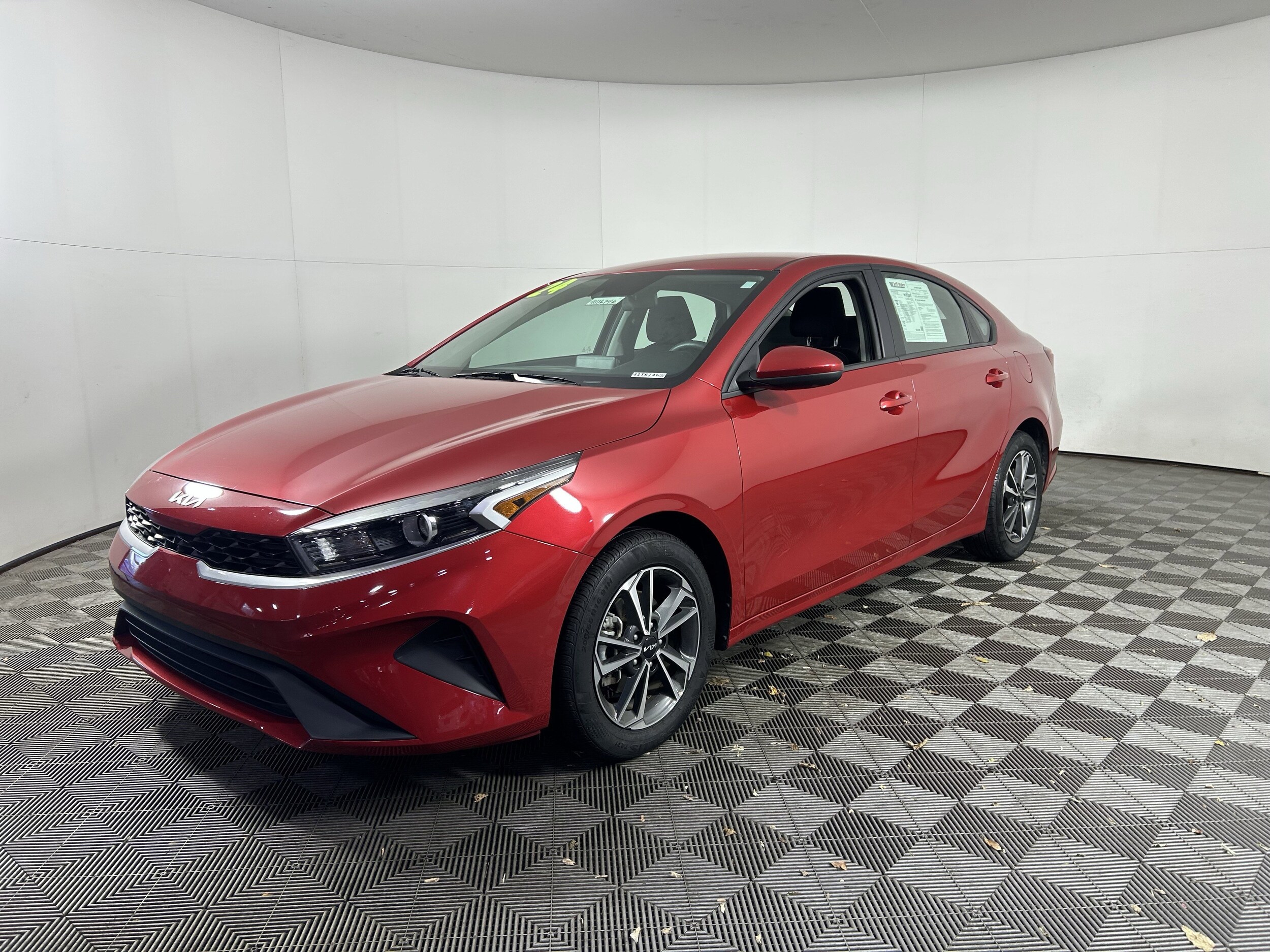 2024 Kia Forte LXS photo 2